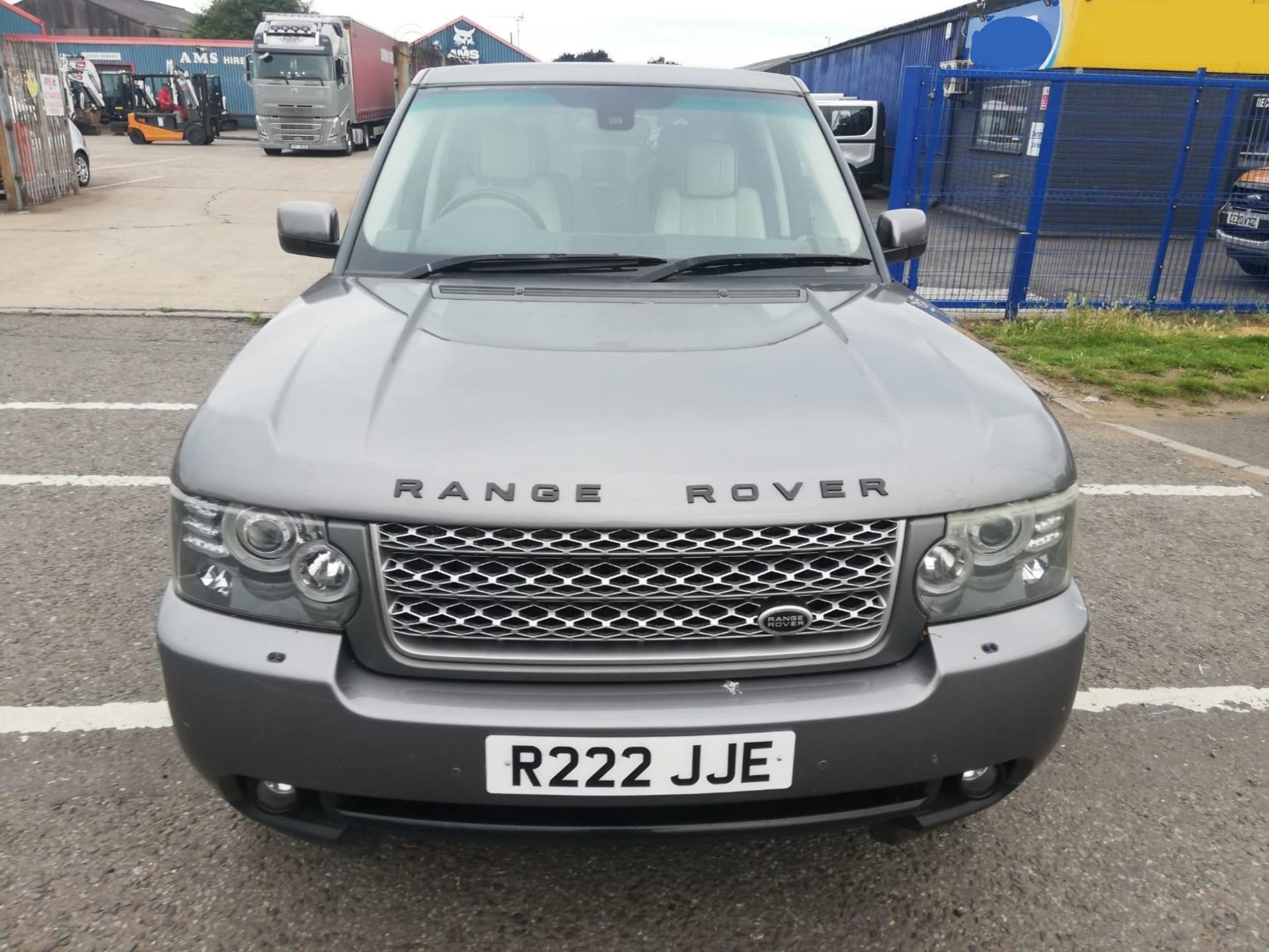 2010 Range Rover vogue SUV Estate- Tdv8 diesel - Automatic - 138k miles - Image 2 of 9