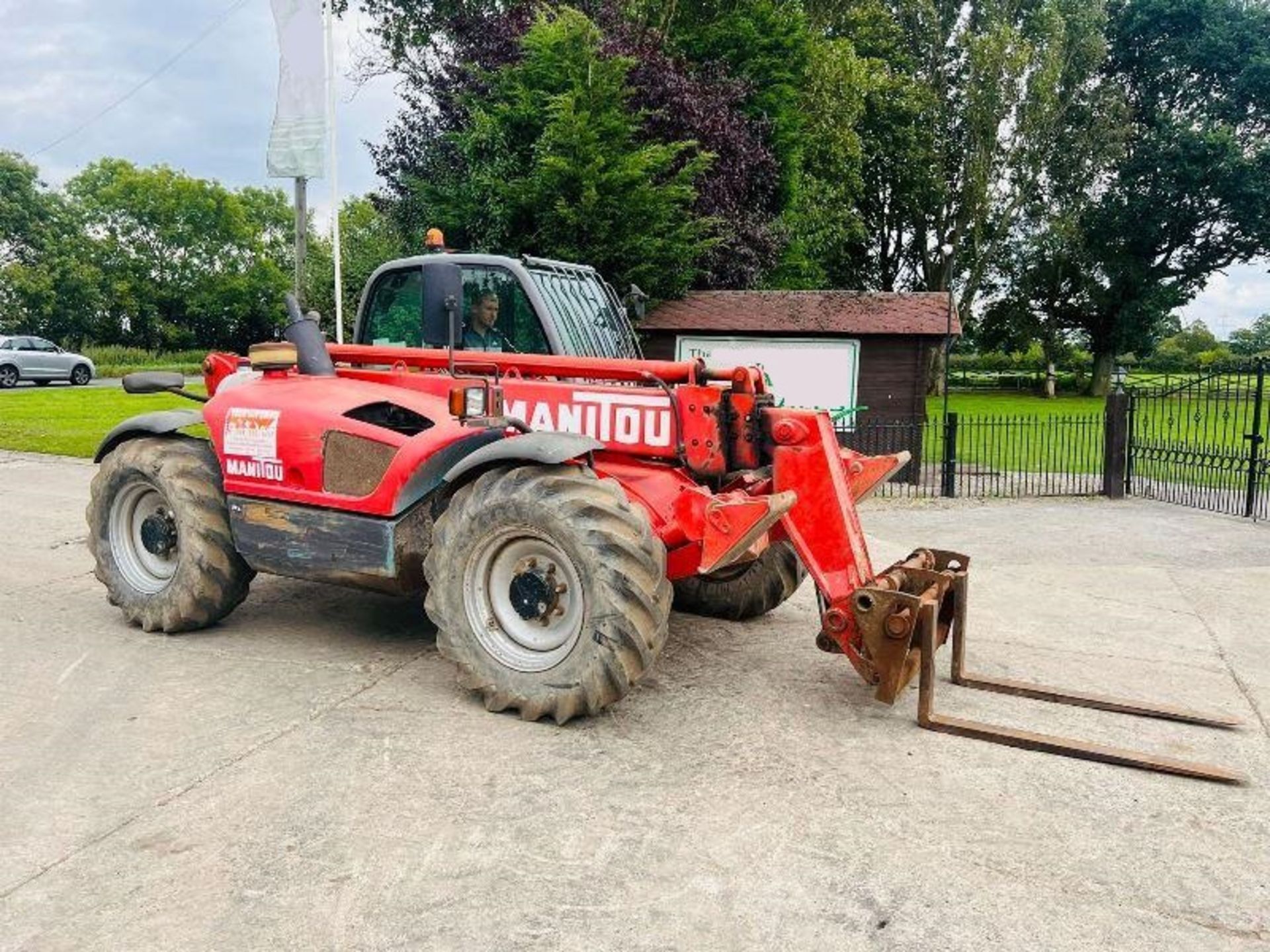 MANITOU MLT1030 4WD TELEHANDLER *10 METER REACH* C/W PALLET TINES - Image 8 of 13