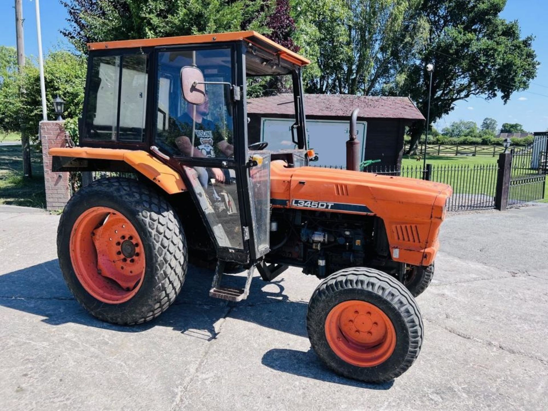 KUBOTA L345DT 4WD TRACTOR - READING 2986 HOURS - Image 2 of 12