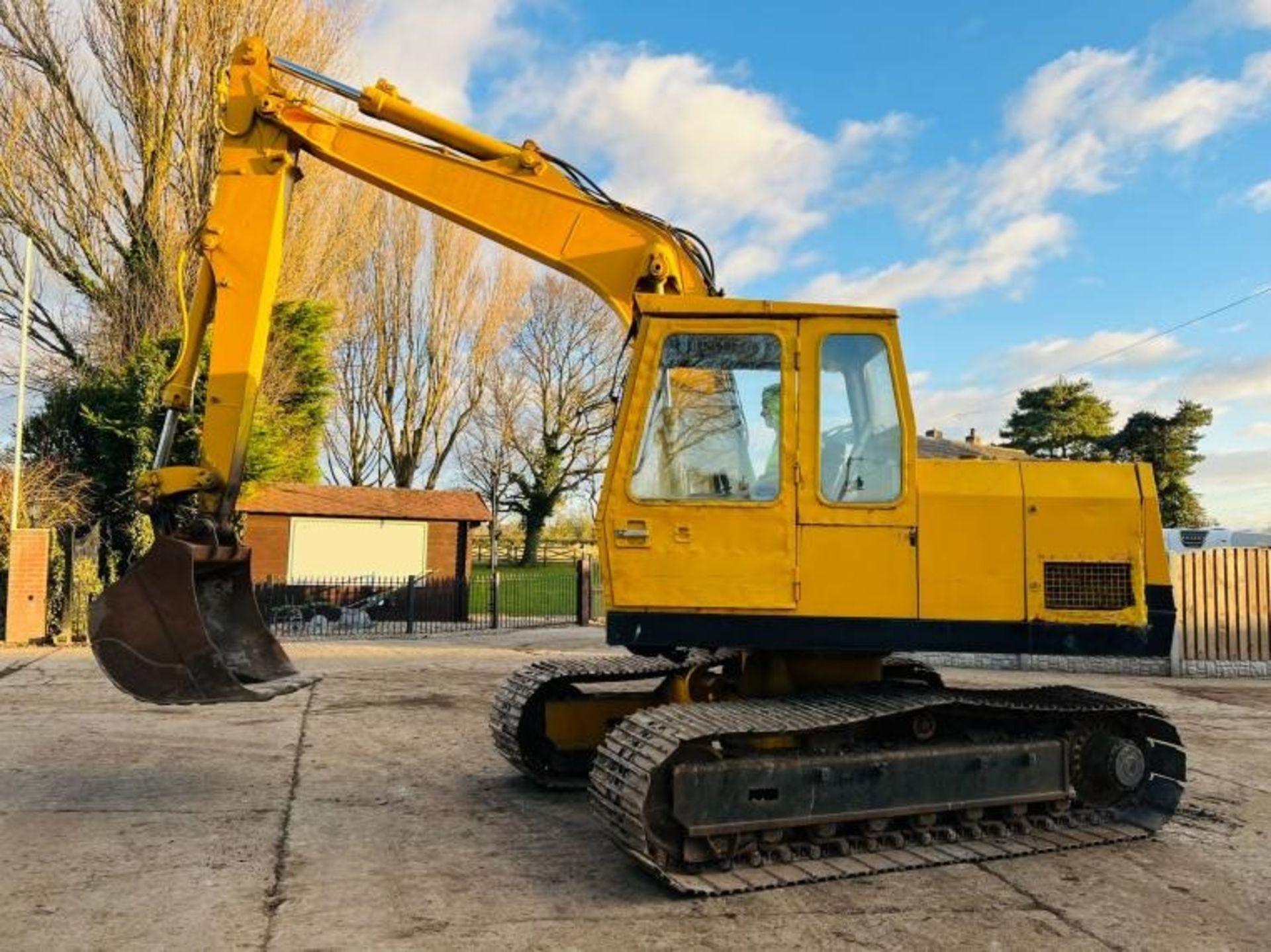 LIEBHERR 900 TRACKED EXCAVATOR C/W BUCKET - Image 4 of 12