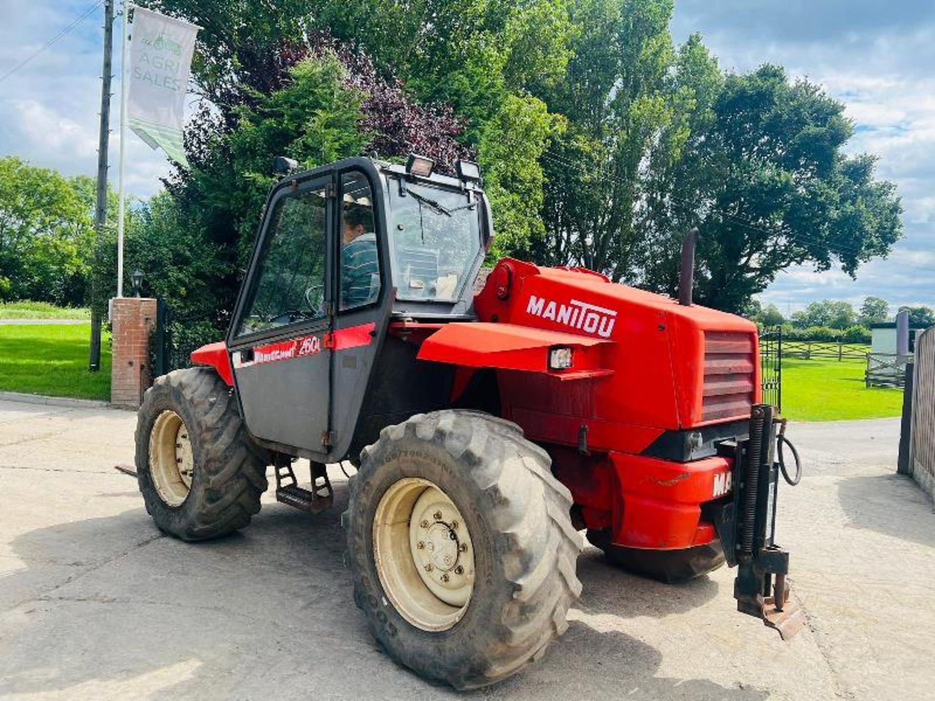MANITOU MLT626T 4WD TELEHANDLER *AG-SPEC* C/W PICK UP HITCH - Image 2 of 16