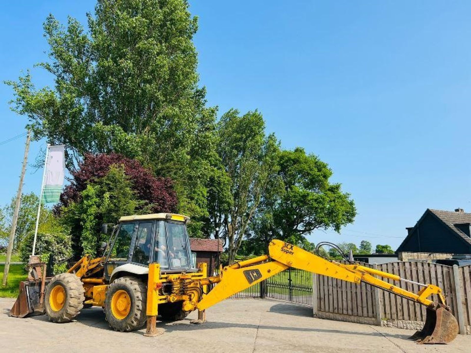 JCB 3CX SUPER 4WD BACKHOE DIGGER C/W EXTENDING DIG & 4 WHEEL STEER - Image 8 of 13