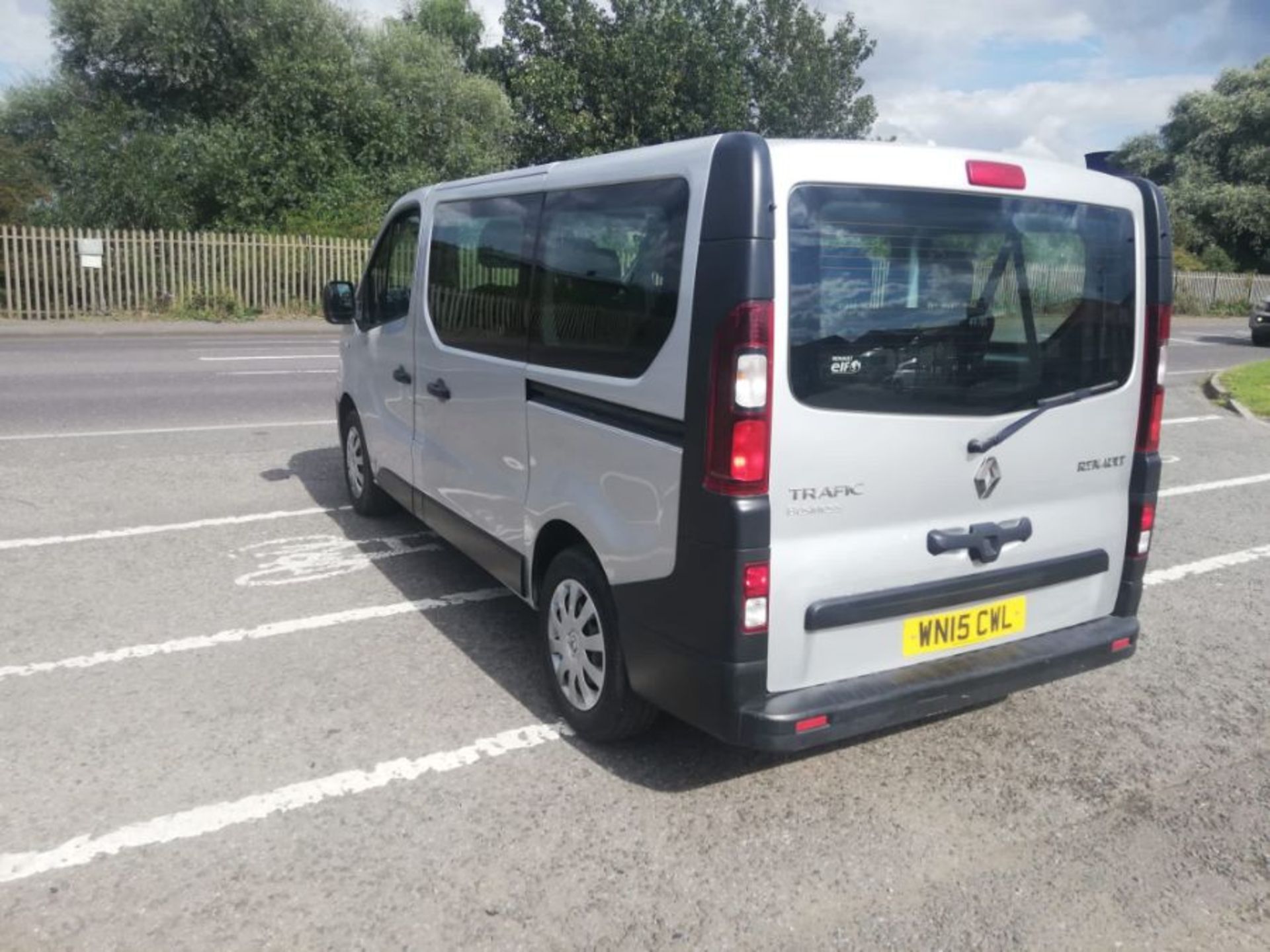 2015 15 Renault traffic minibus 9 seats - 133k miles - tail gate - air con - Image 9 of 11