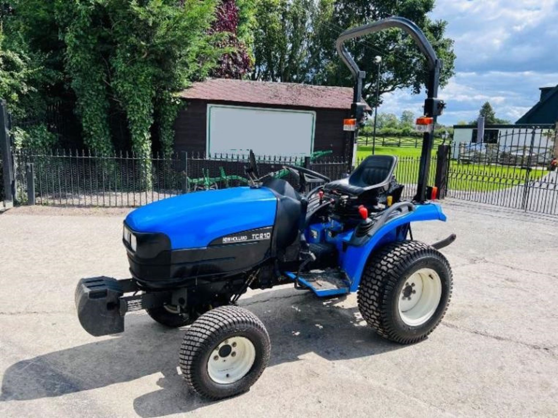 NEW HOLLAND TC21 COMPACT TRACTOR C/W FRONT WEIGHTS - Image 12 of 15