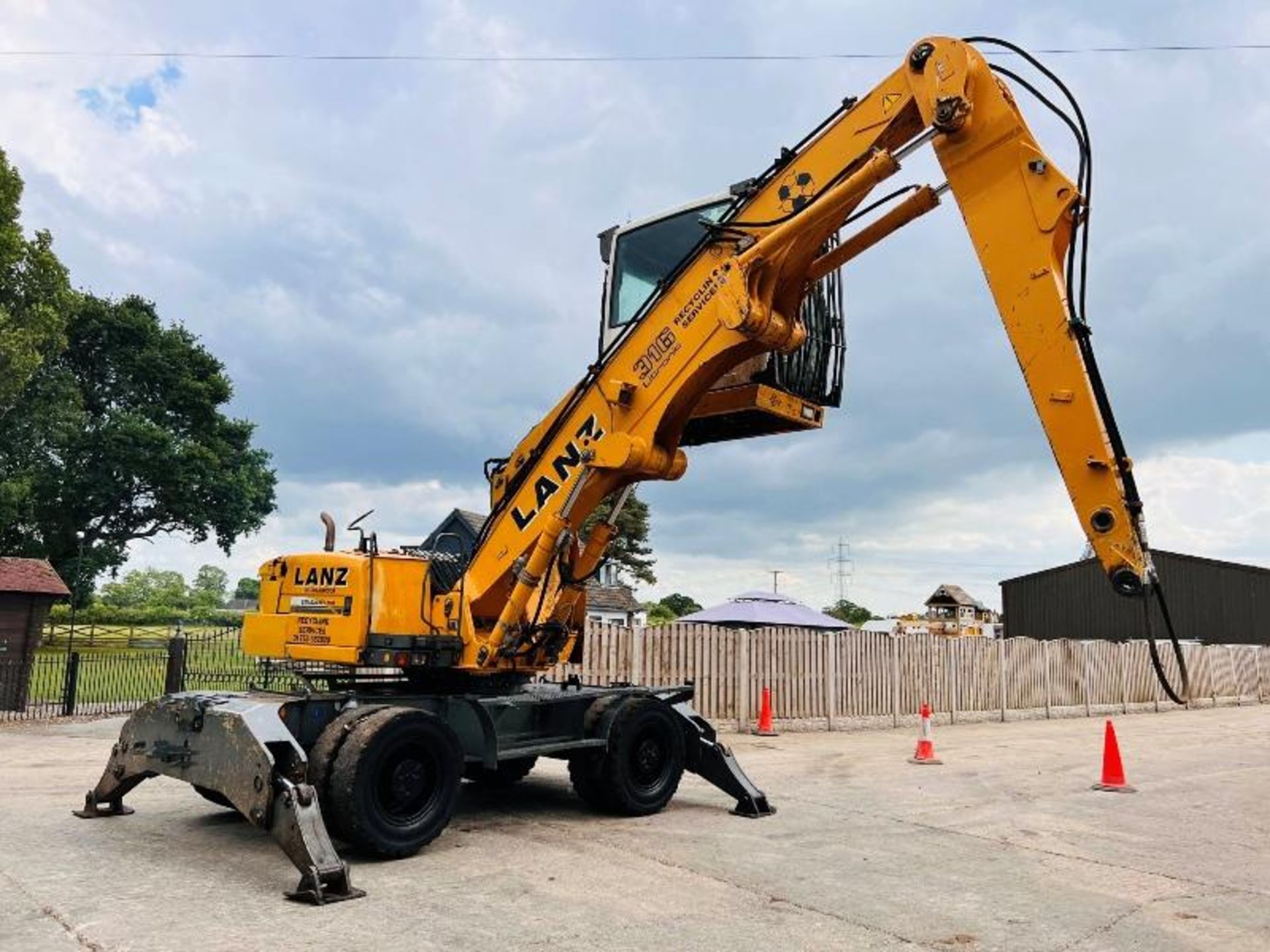 LIEBHERR A316 HIGH RISE CABIN SCRAP HANDLER C/W 4 X SUPPORT LEGS - Image 11 of 15