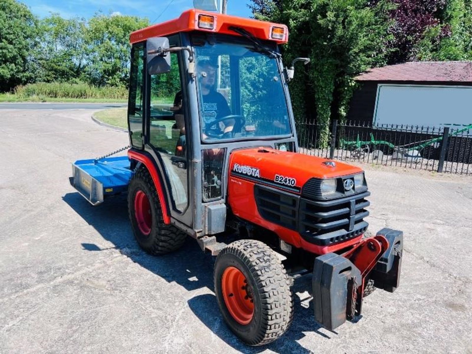 KUBOTA B2410 4WD COMPACT TRACTOR C/W FLEMMING TOPPER & FRONT WEIGHTS - Image 2 of 18