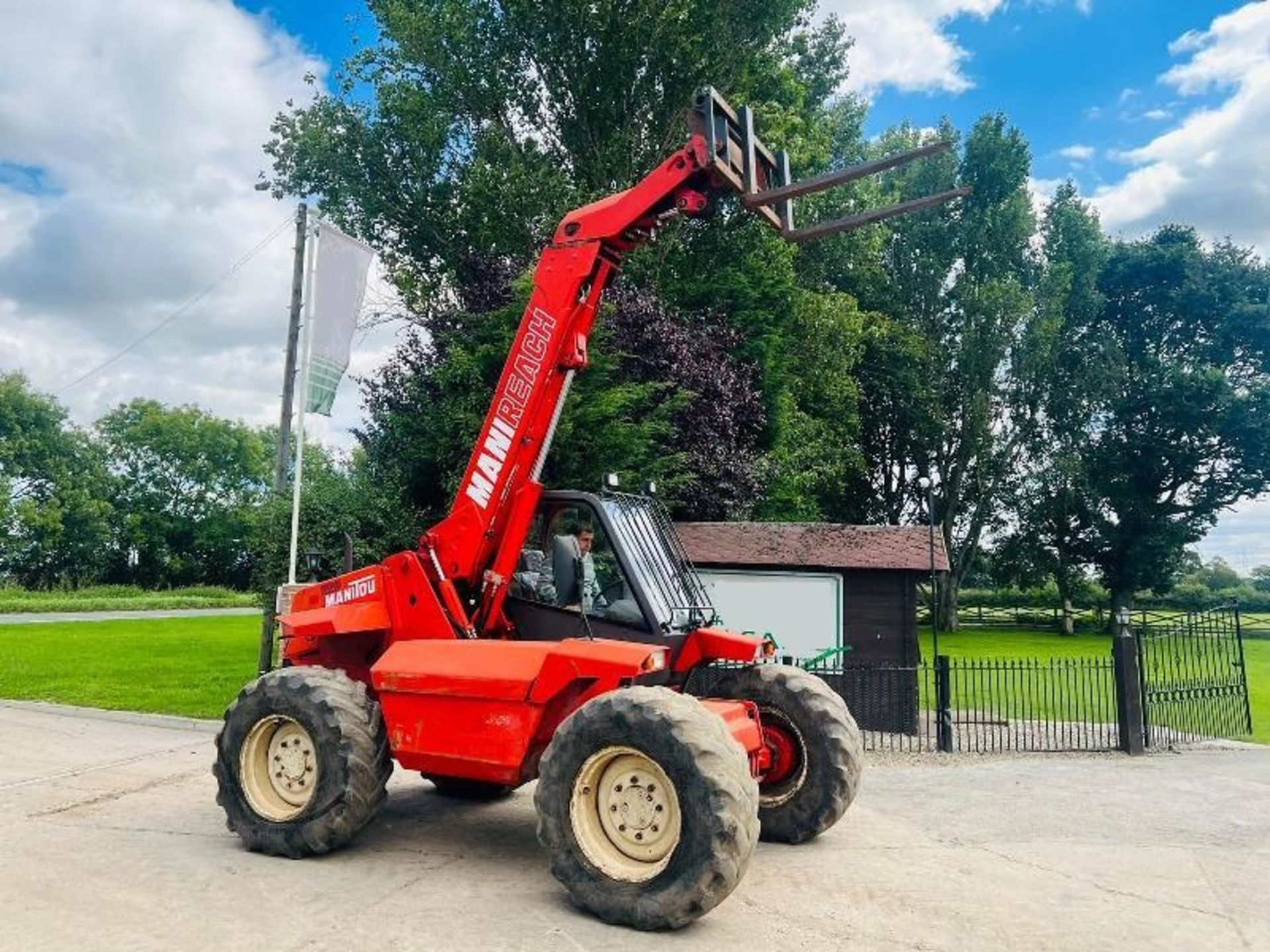 MANITOU MLT626T 4WD TELEHANDLER *AG-SPEC* C/W PICK UP HITCH - Image 9 of 16