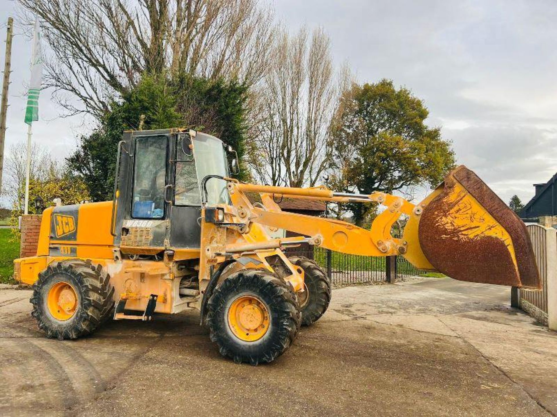 JCB 411 4WD LOADING SHOVEL C/W LOADMASTER 8000 MONITOR - Image 11 of 15