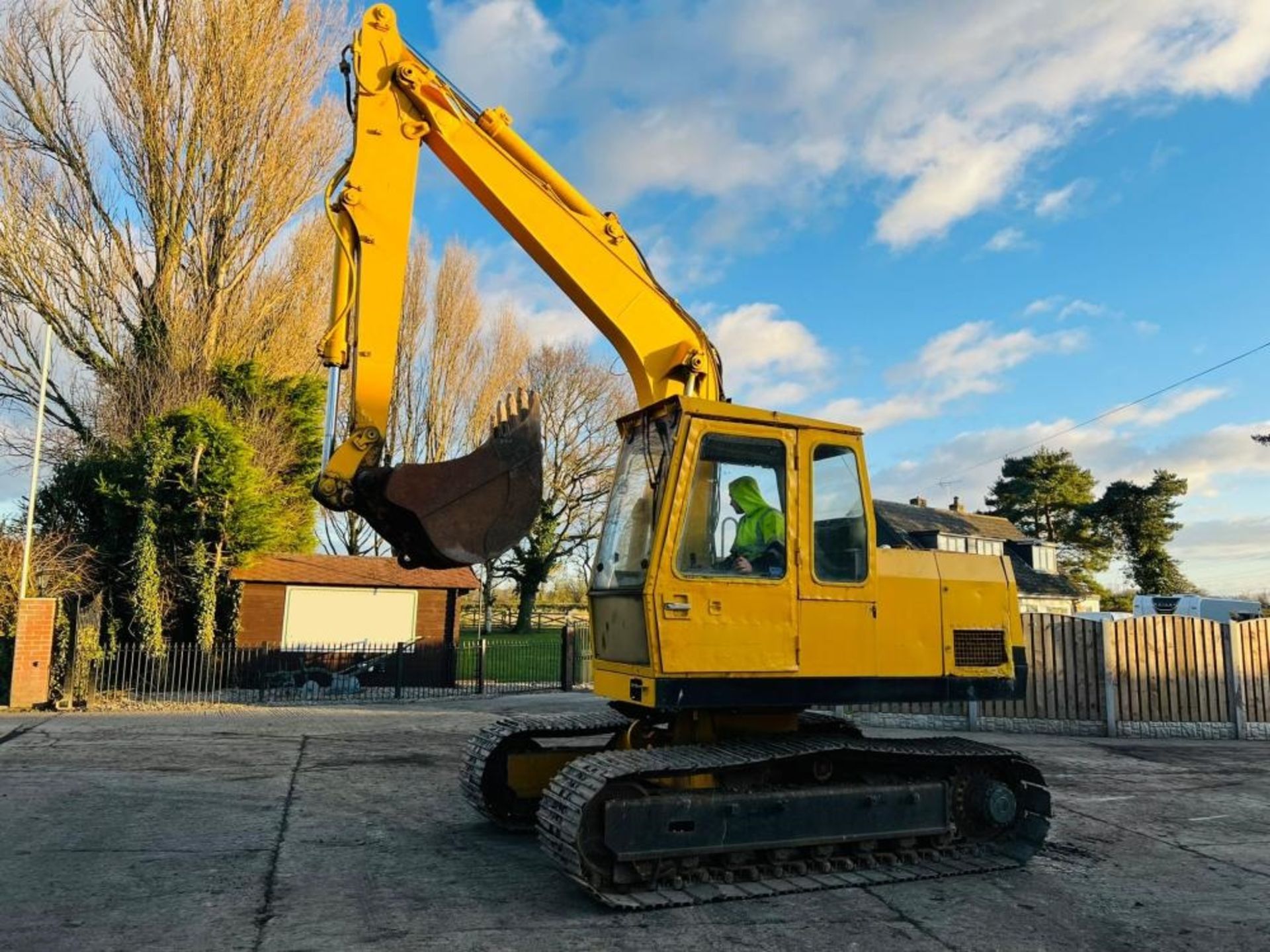 LIEBHERR 900 TRACKED EXCAVATOR C/W BUCKET - Image 5 of 12