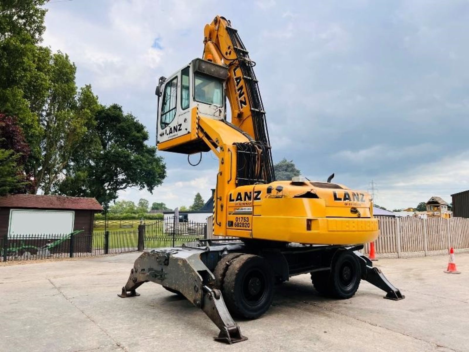 LIEBHERR A316 HIGH RISE CABIN SCRAP HANDLER C/W 4 X SUPPORT LEGS - Image 7 of 15