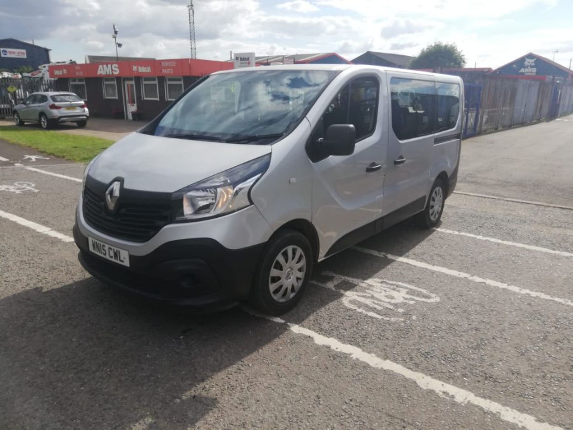 2015 15 Renault traffic minibus 9 seats - 133k miles - tail gate - air con - Image 10 of 11