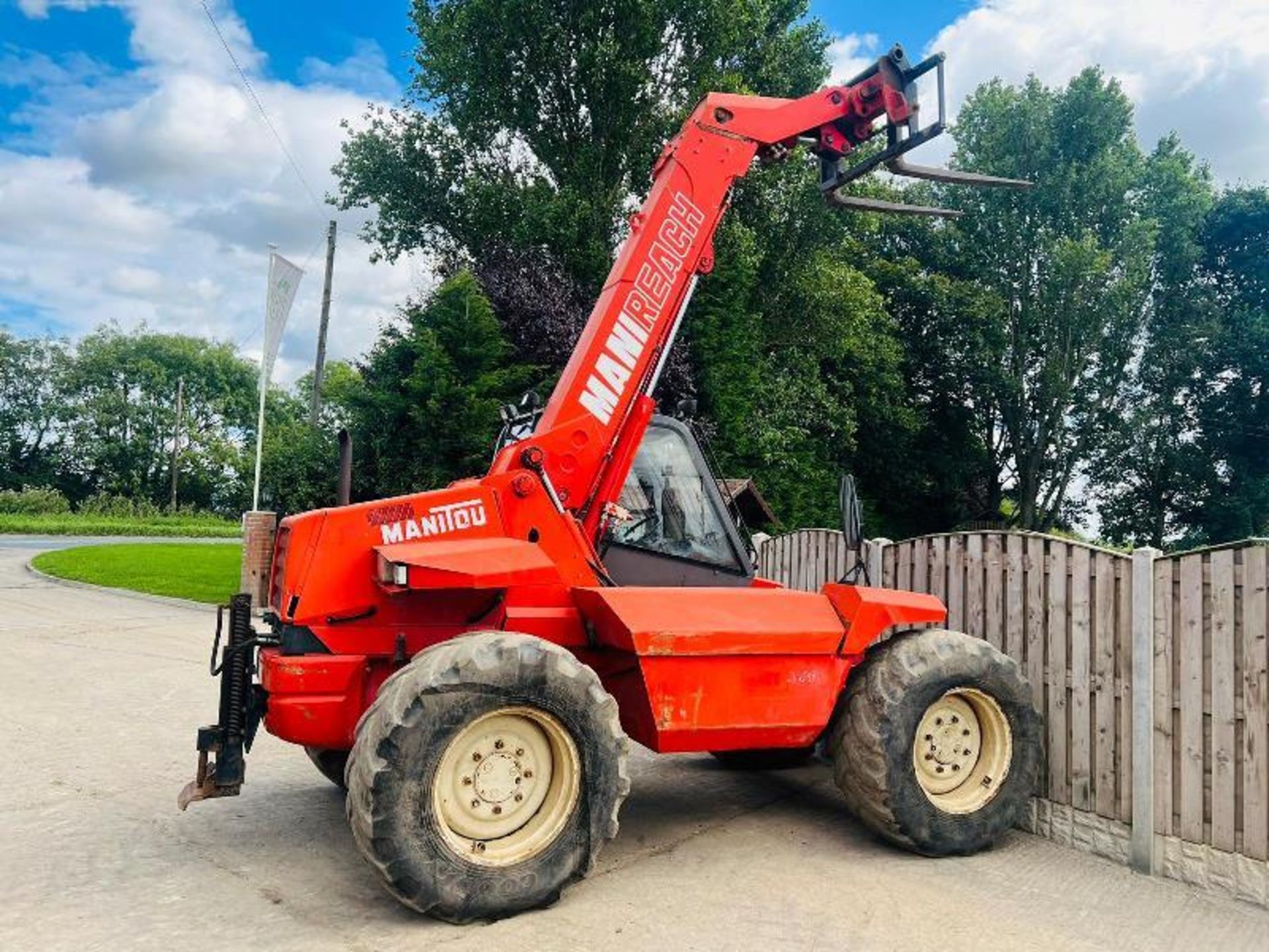 MANITOU MLT626T 4WD TELEHANDLER *AG-SPEC* C/W PICK UP HITCH - Image 8 of 16