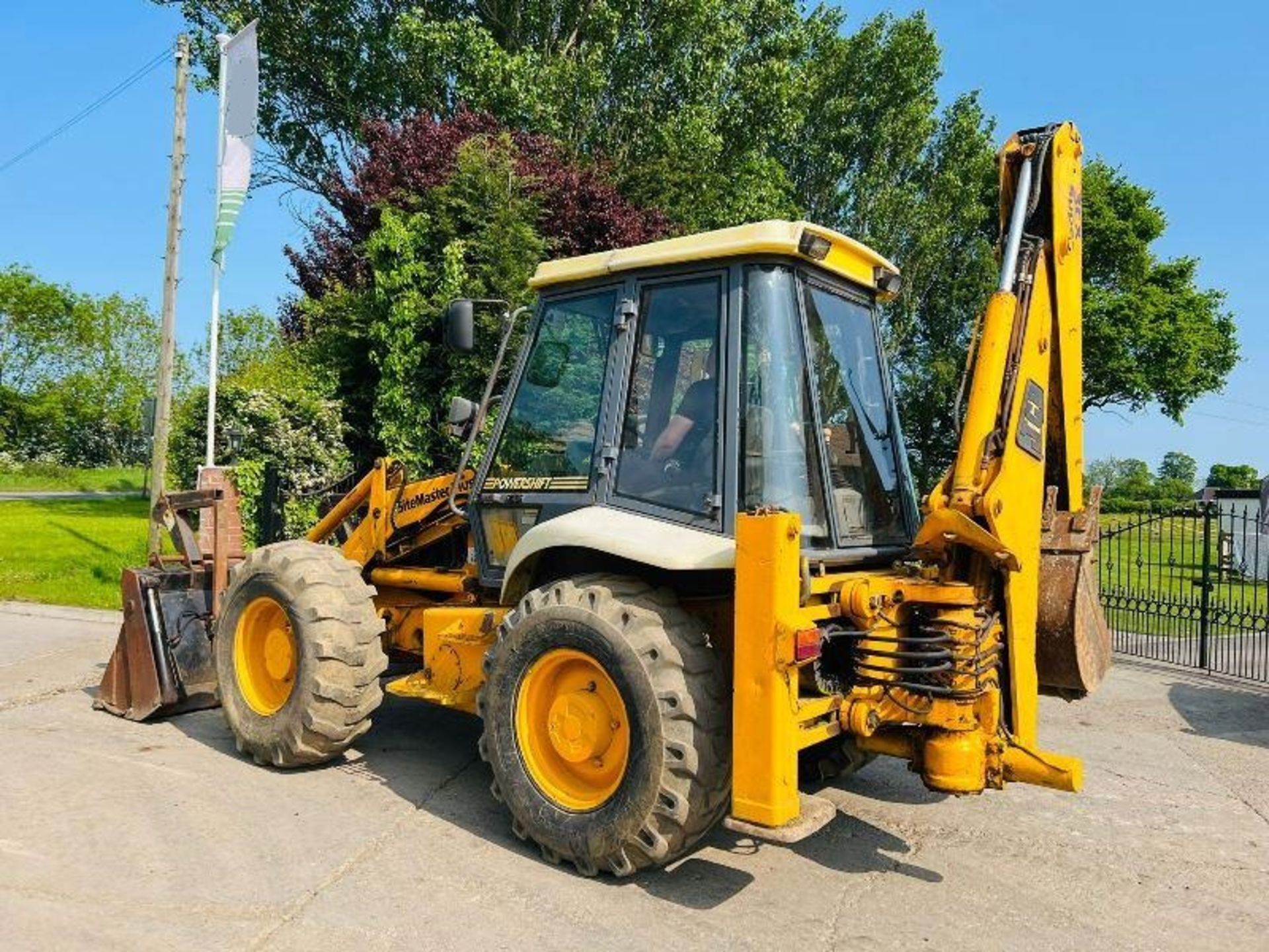 JCB 3CX SUPER 4WD BACKHOE DIGGER C/W EXTENDING DIG & 4 WHEEL STEER - Image 2 of 13