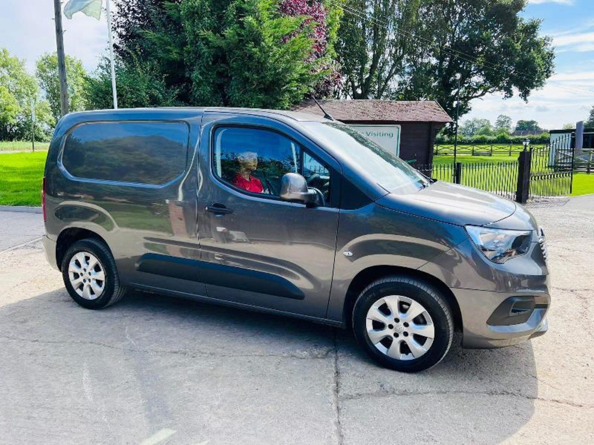 VAUXHALL COMBO 2000 GRIFFIN ED 1.5 TURBO D *YEAR 2021, 25351 MILES*