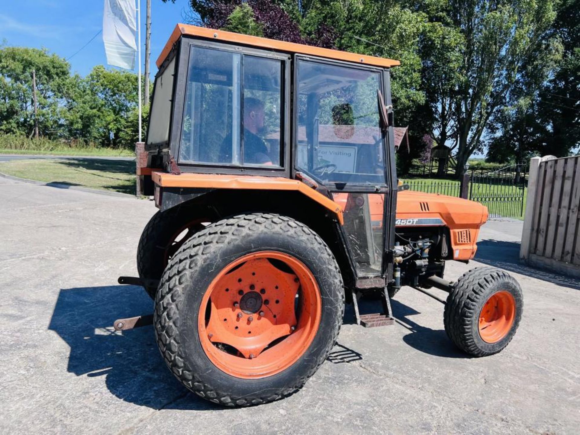 KUBOTA L345DT 4WD TRACTOR - READING 2986 HOURS - Image 7 of 12