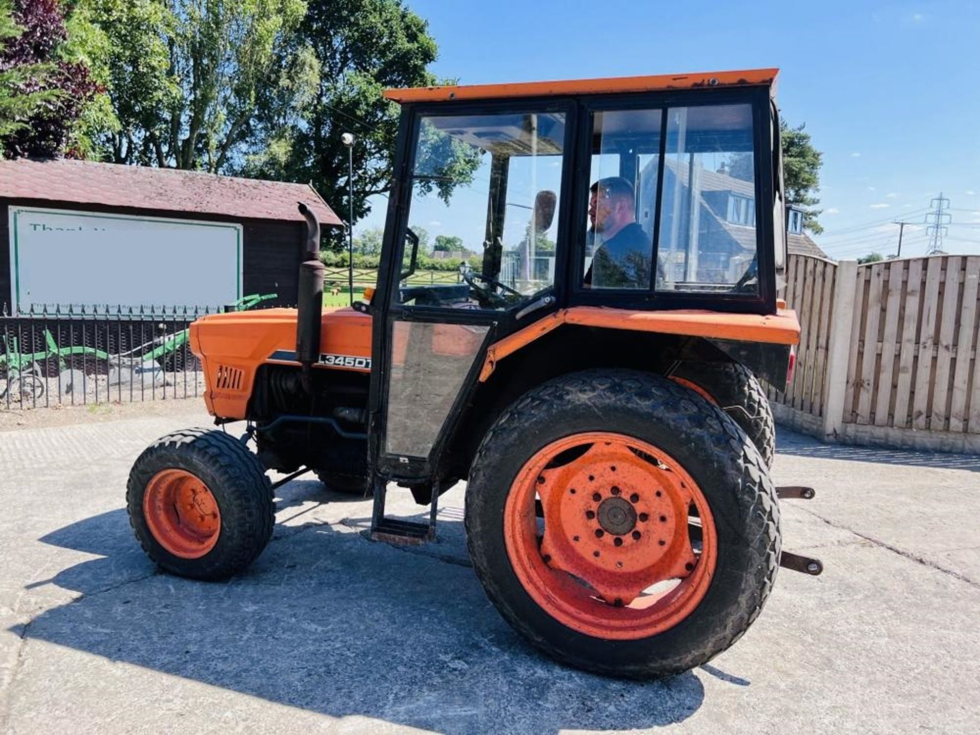 KUBOTA L345DT 4WD TRACTOR - READING 2986 HOURS - Image 3 of 12