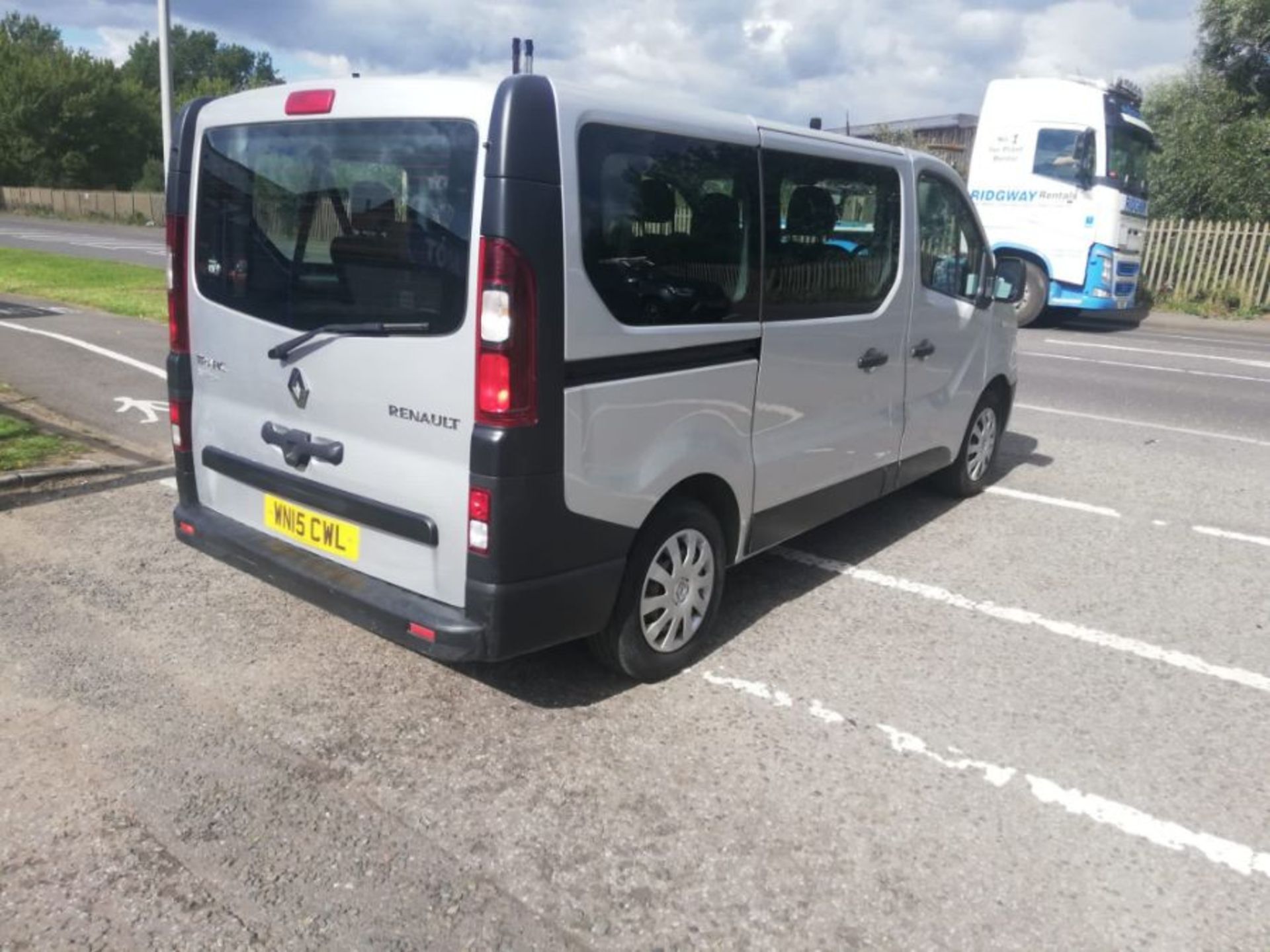 2015 15 Renault traffic minibus 9 seats - 133k miles - tail gate - air con - Image 6 of 11