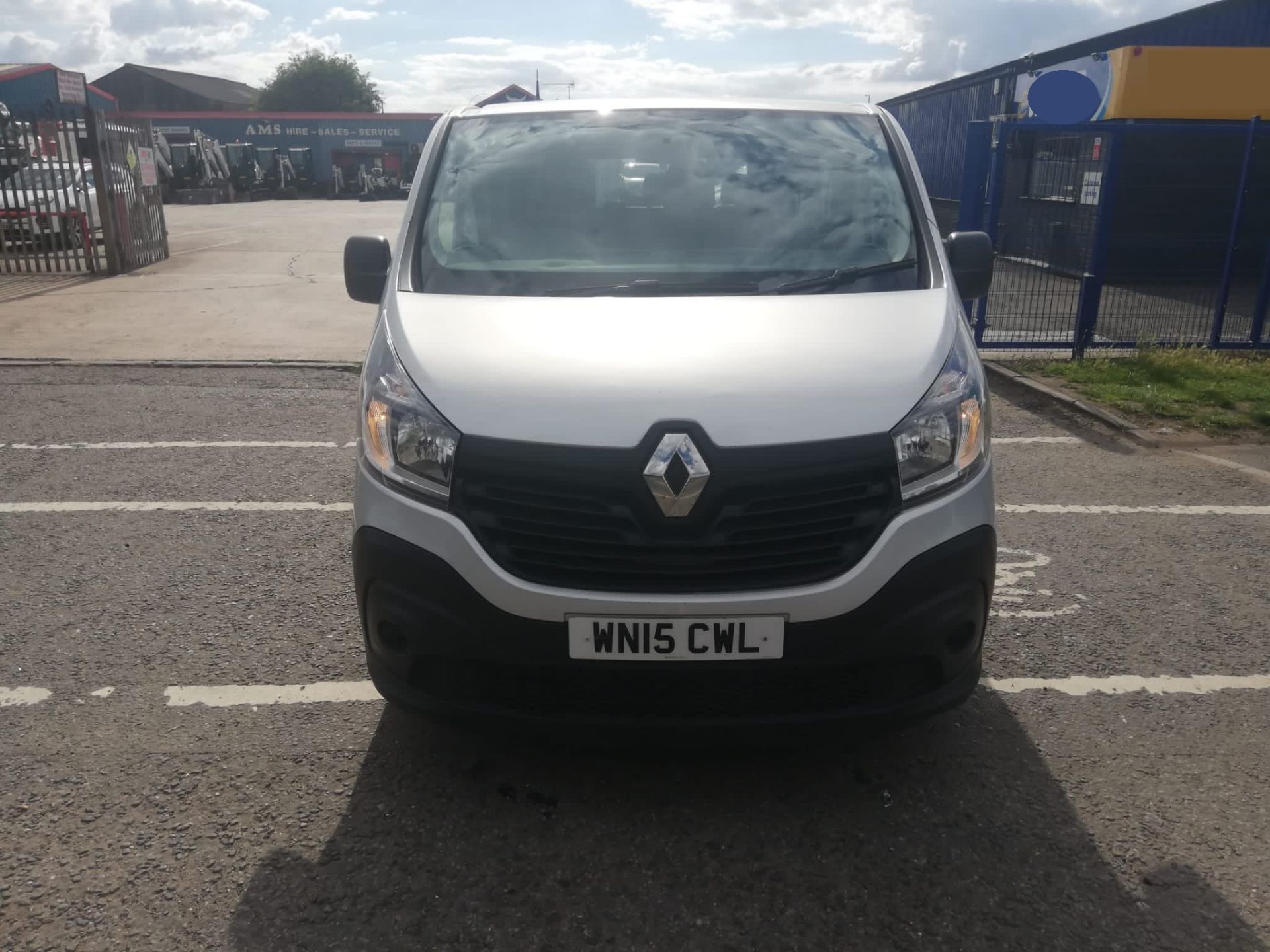 2015 15 Renault traffic minibus - 133k miles - 9 seat - Air con - Image 2 of 11