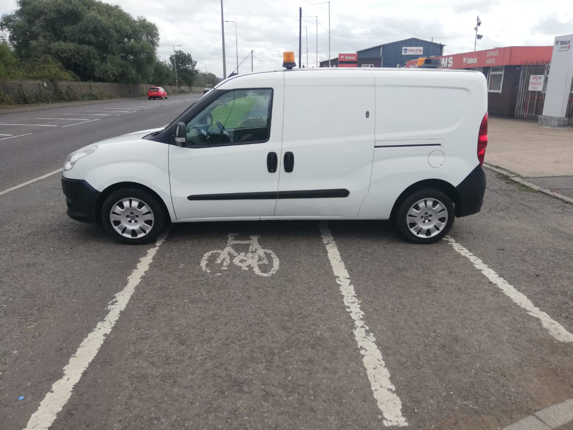 2014 14 fiat doblo maxi Panel van - 1.3 5 speed - Lwb - Twin side doors - 71k miles - Image 4 of 10