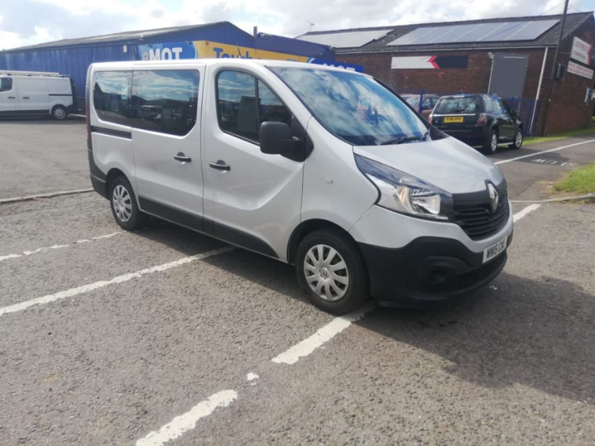 2015 15 Renault traffic minibus 9 seats - 133k miles - tail gate - air con