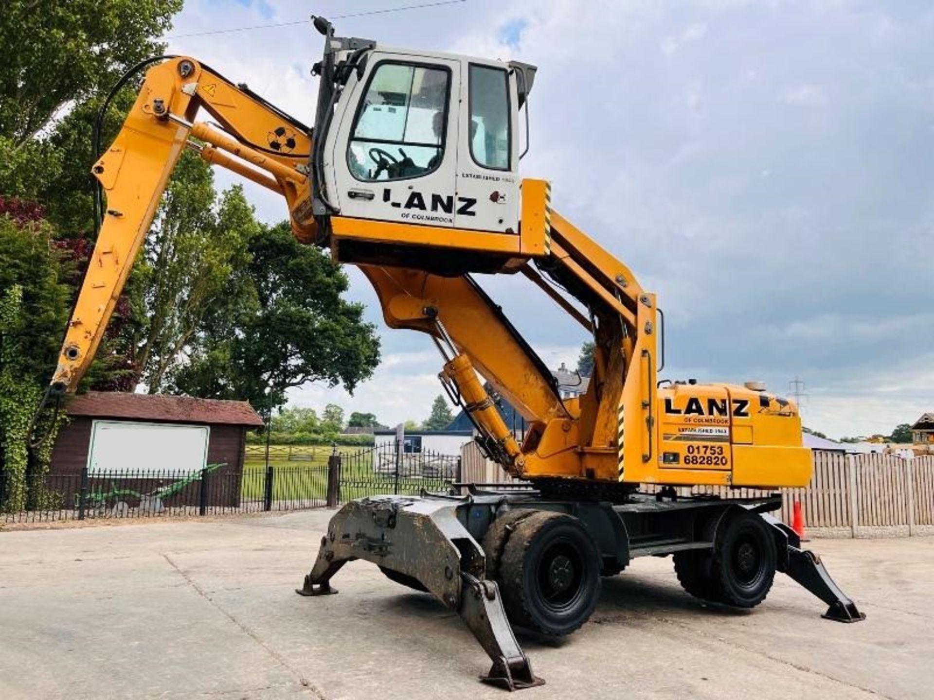 LIEBHERR A316 HIGH RISE CABIN SCRAP HANDLER C/W 4 X SUPPORT LEGS