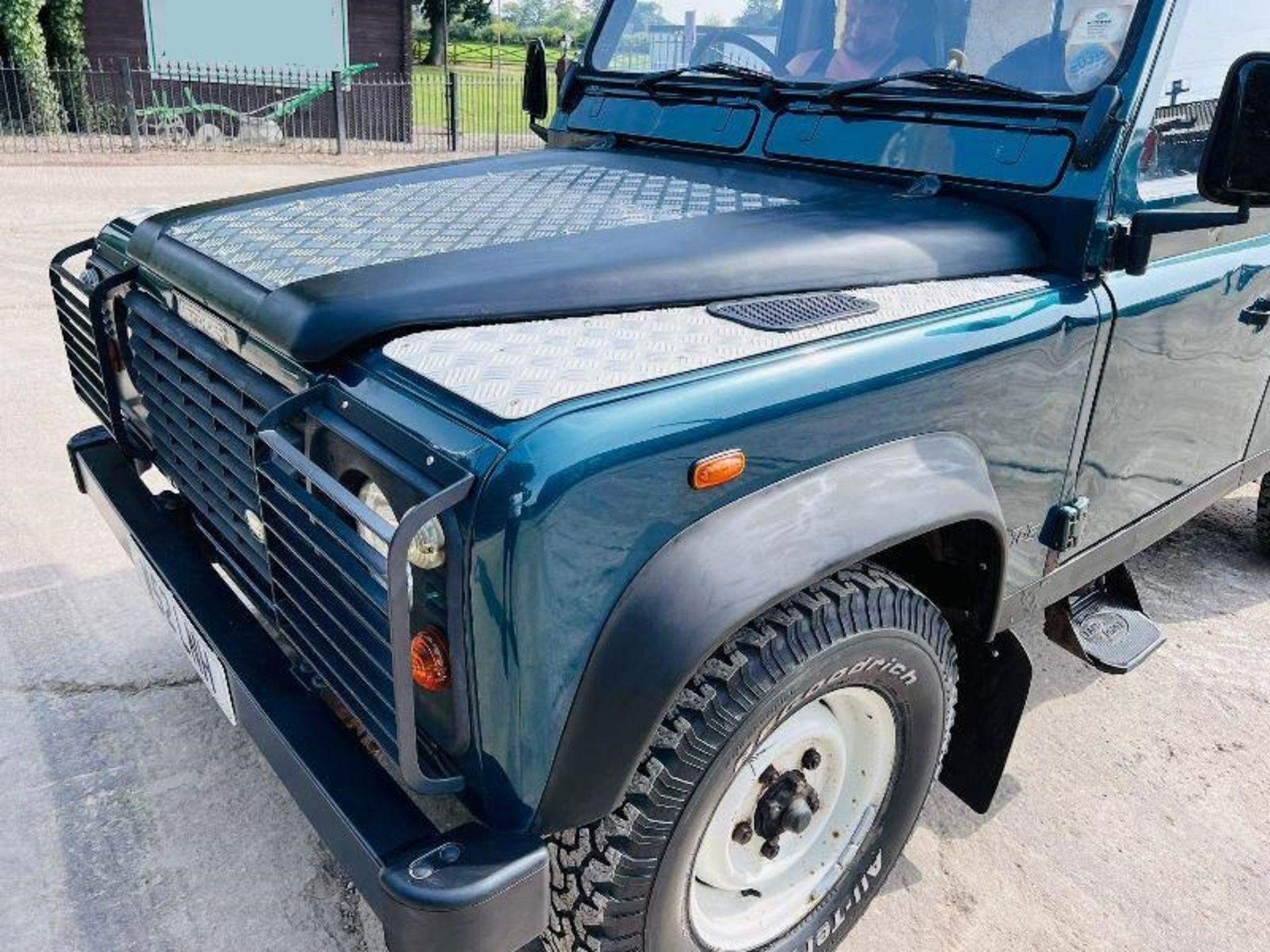LAND ROVER 110 TD5 4WD PICK UP C/W CANOPY - 4WD - CANOPY - REAR TAIL GATE - Image 5 of 19