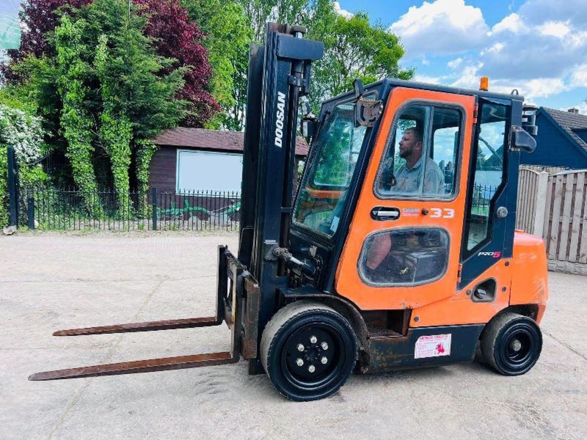 DOOSAN D33S-5 DIESEL FORKLIFT * YEAR 2012 * C/W SIDE SHIFT - Image 16 of 16