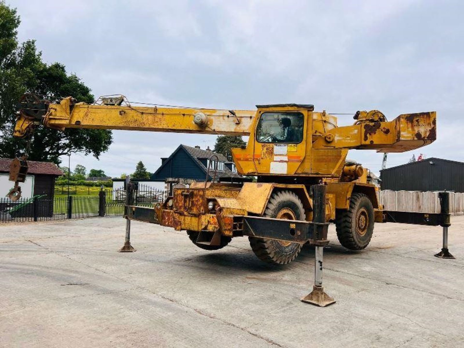 GROVES RT18 4X4 18 TON ROUGH TERRAIN CRANE C/W CATERPILLAR ENGINE - Image 8 of 16