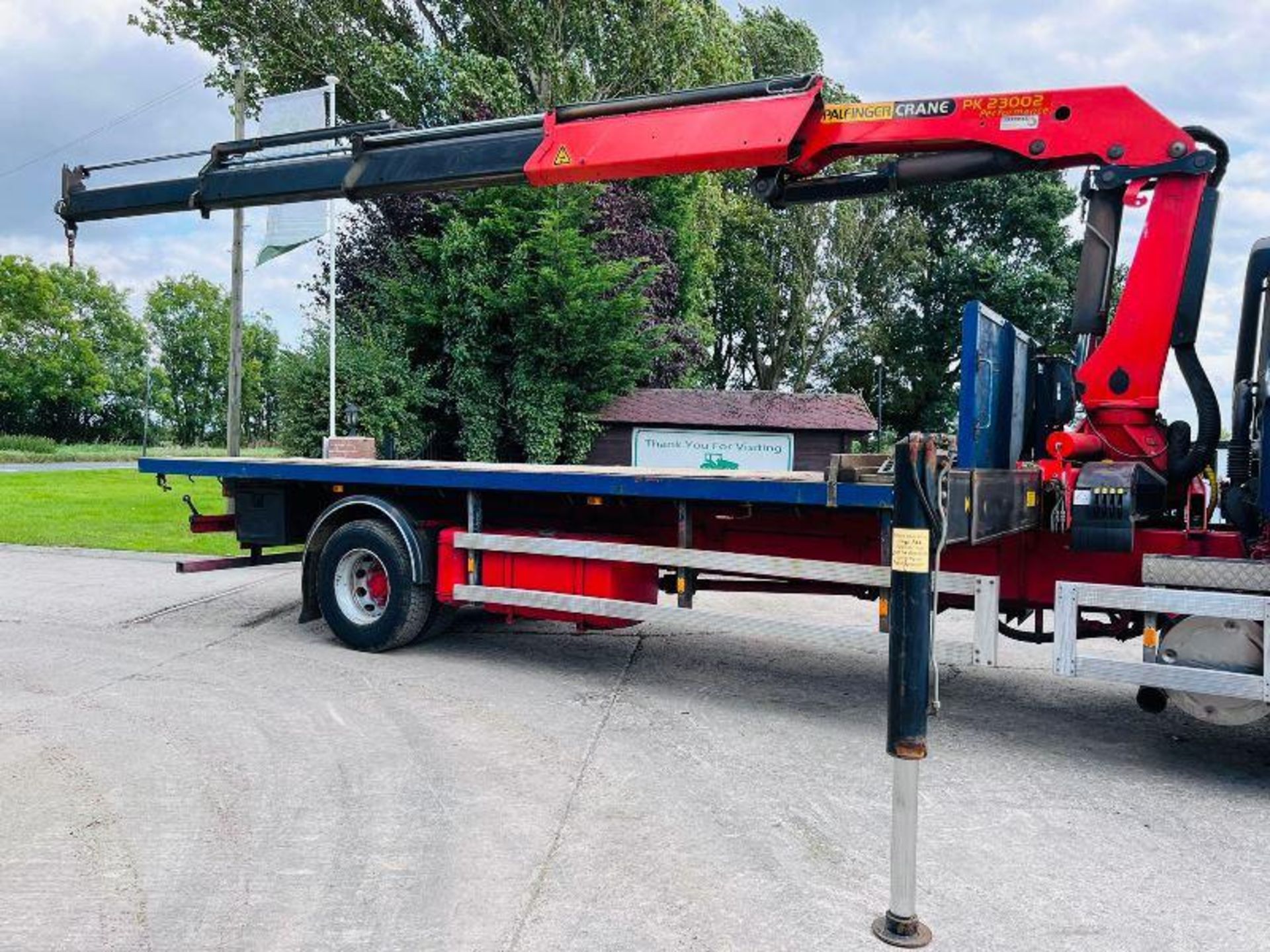 PALFINGER PK23002 REMOTE CONTROL CRANE C/W 2 X HYDRAULIC SUPPORT LEGS