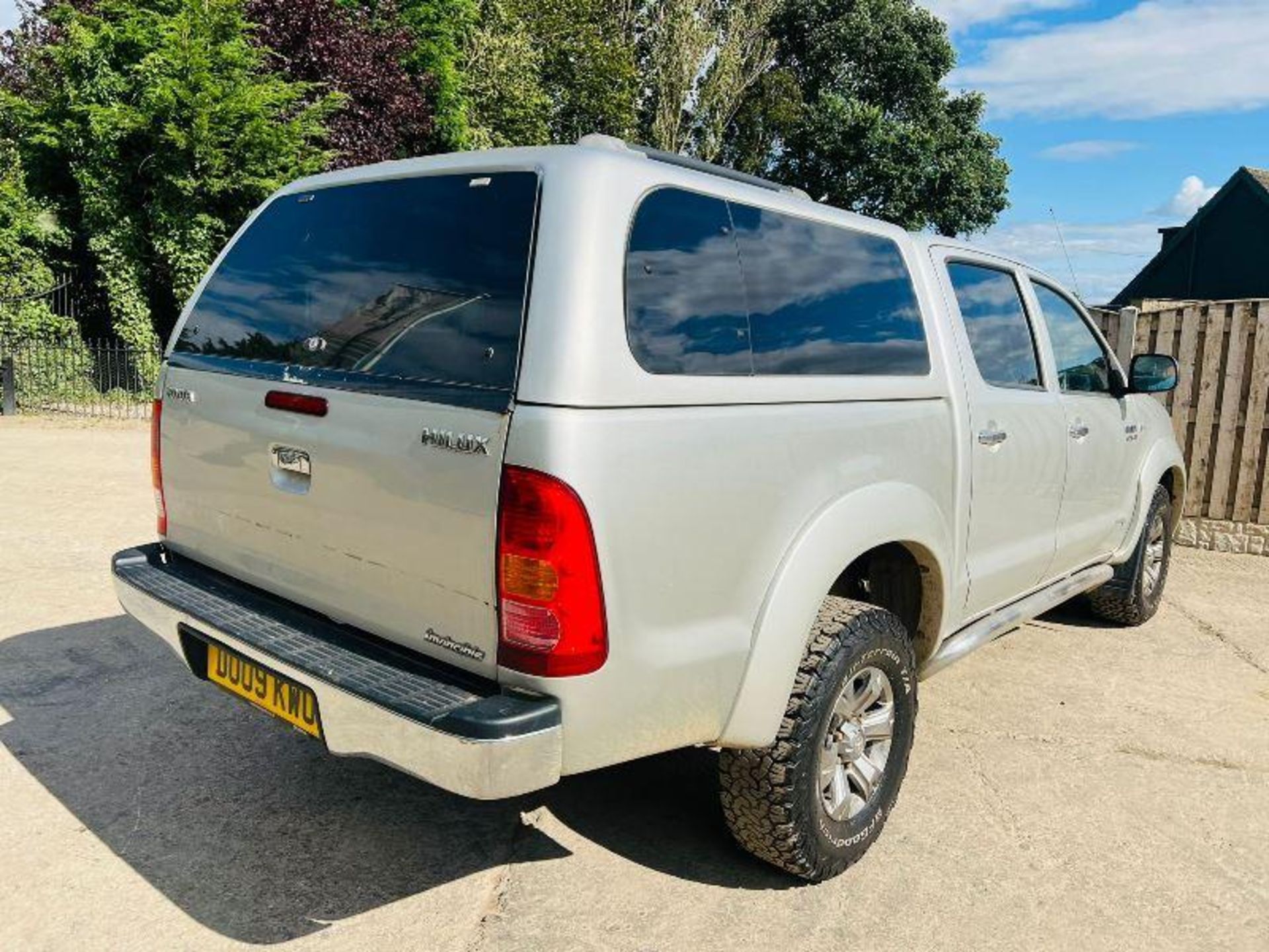 TOYOTA HILUX 2.5L DOUBLE CAB PICK UP *YEAR 2009, MOT'D JULY 2024* - Image 15 of 15