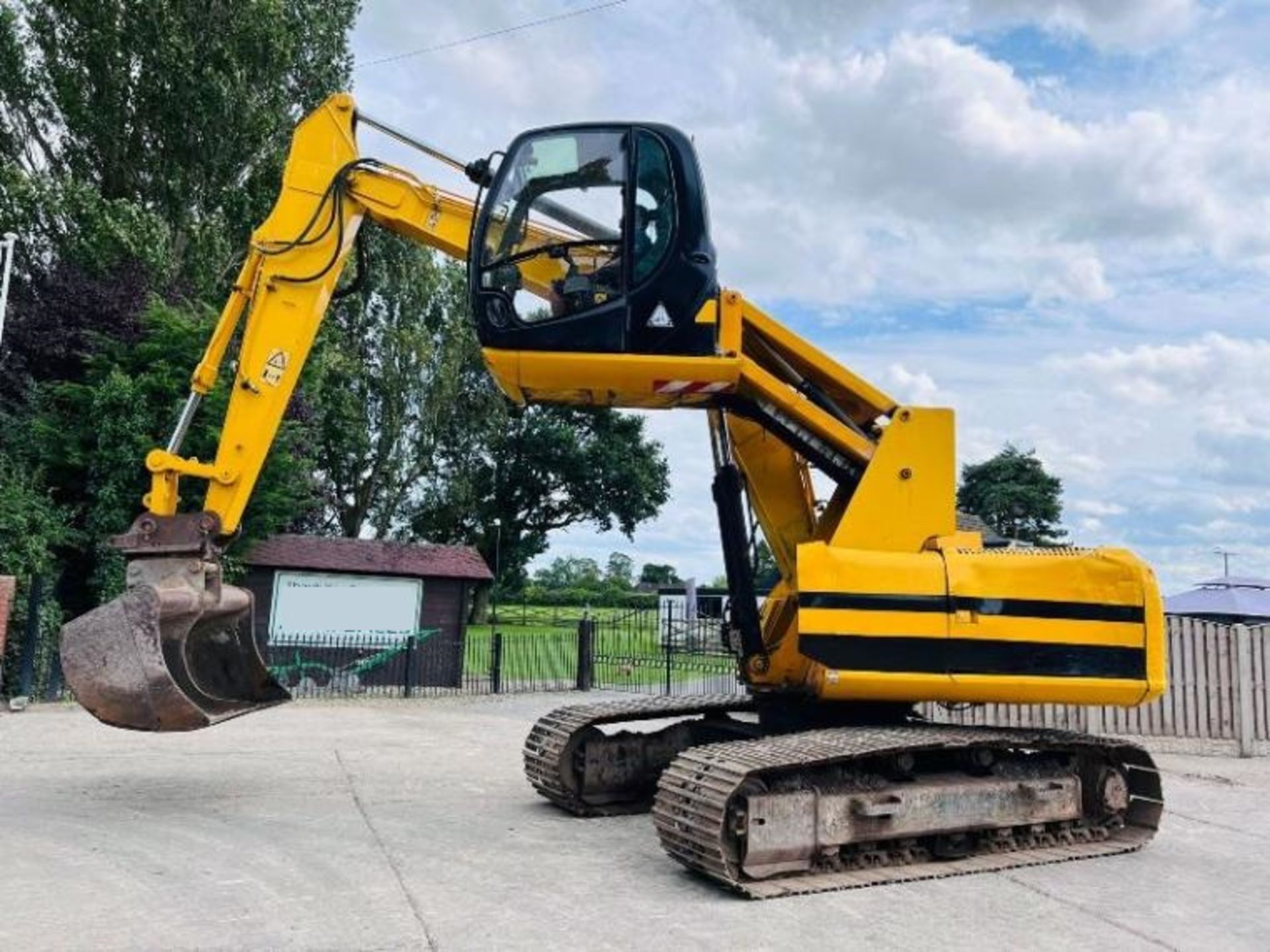 JCB JS160 HIGH RISE CABIN TRACKED EXCAVATOR *YEAR 2010* C/W QUICK HITCH - Image 2 of 15