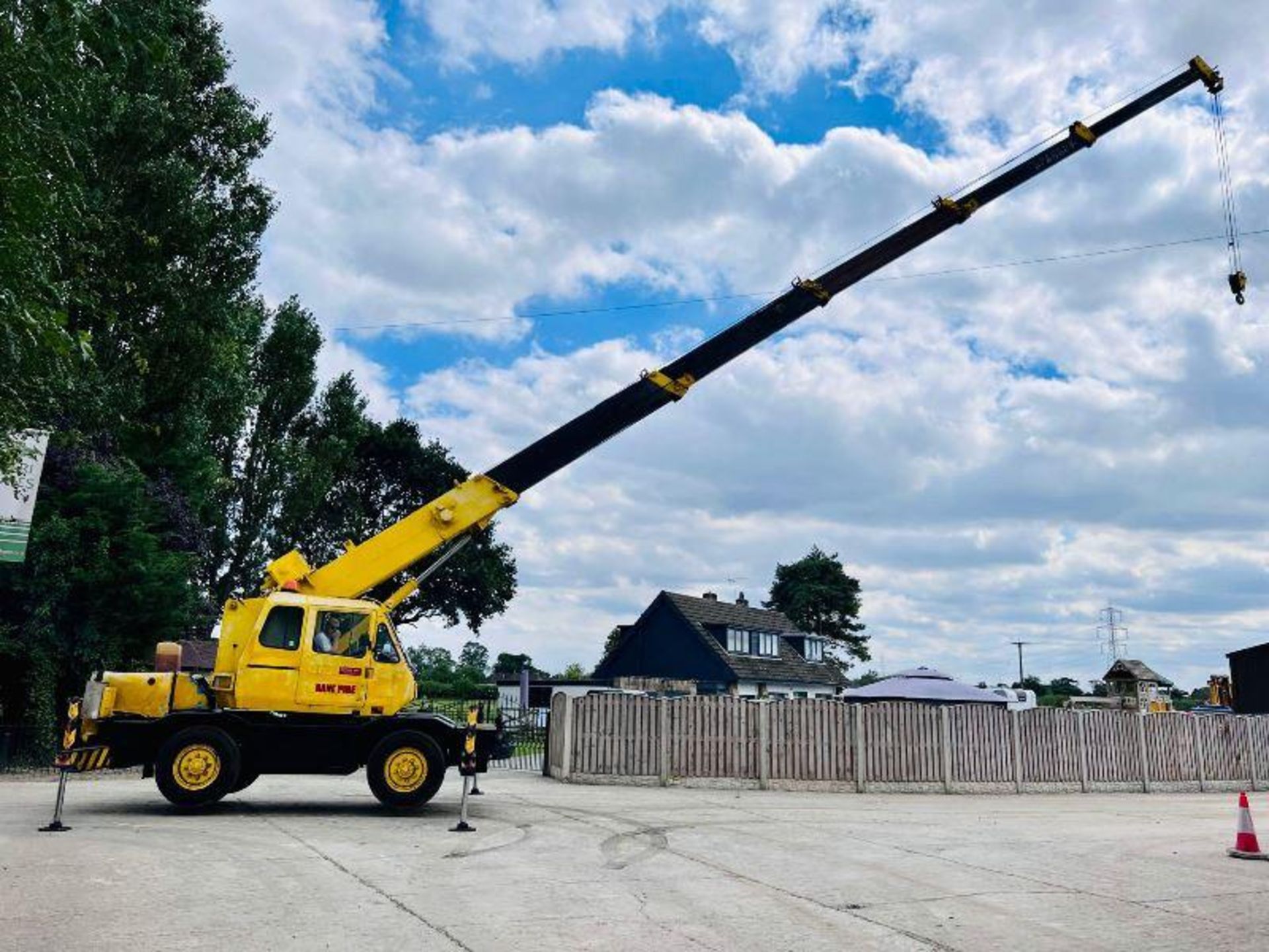 KOBELCO RK70 4WS ROUGH TERRIAN CRANE C/W 5 X HYDRAULIC PUSH OUT'S - Image 4 of 14