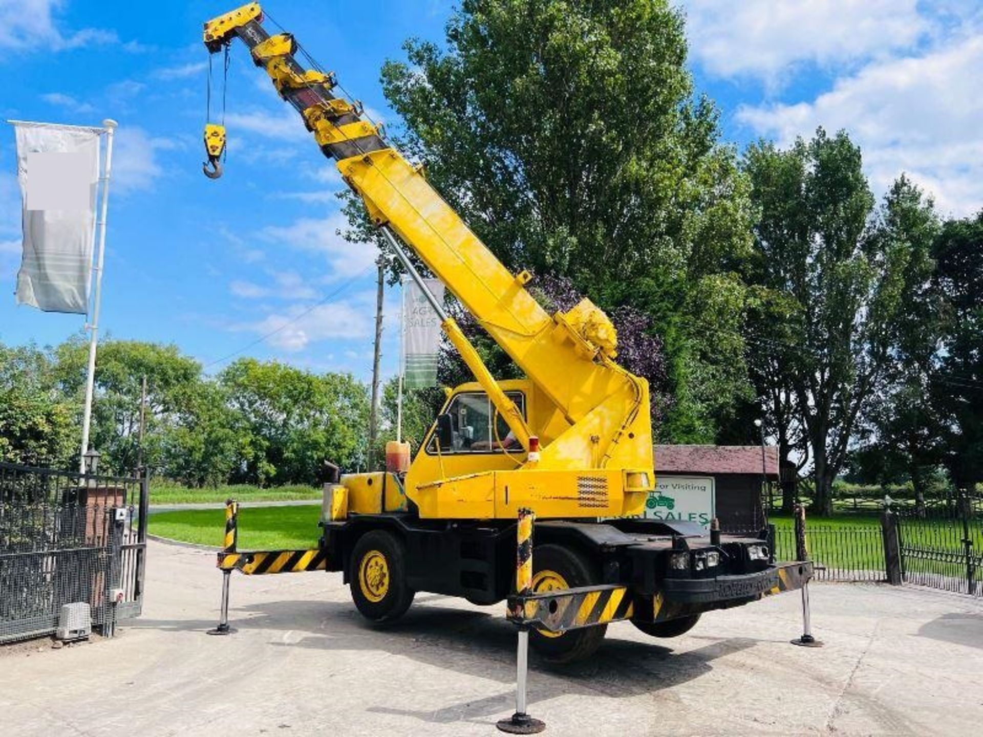 KOBELCO RK70 4WS ROUGH TERRIAN CRANE C/W 5 X HYDRAULIC PUSH OUT'S - Image 8 of 14