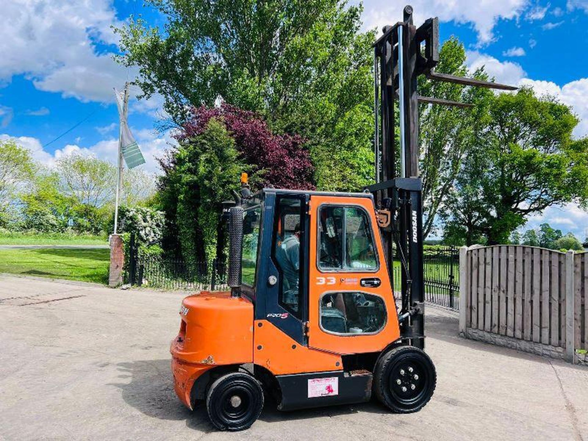 DOOSAN D33S-5 DIESEL FORKLIFT * YEAR 2012 * C/W SIDE SHIFT - Image 4 of 16