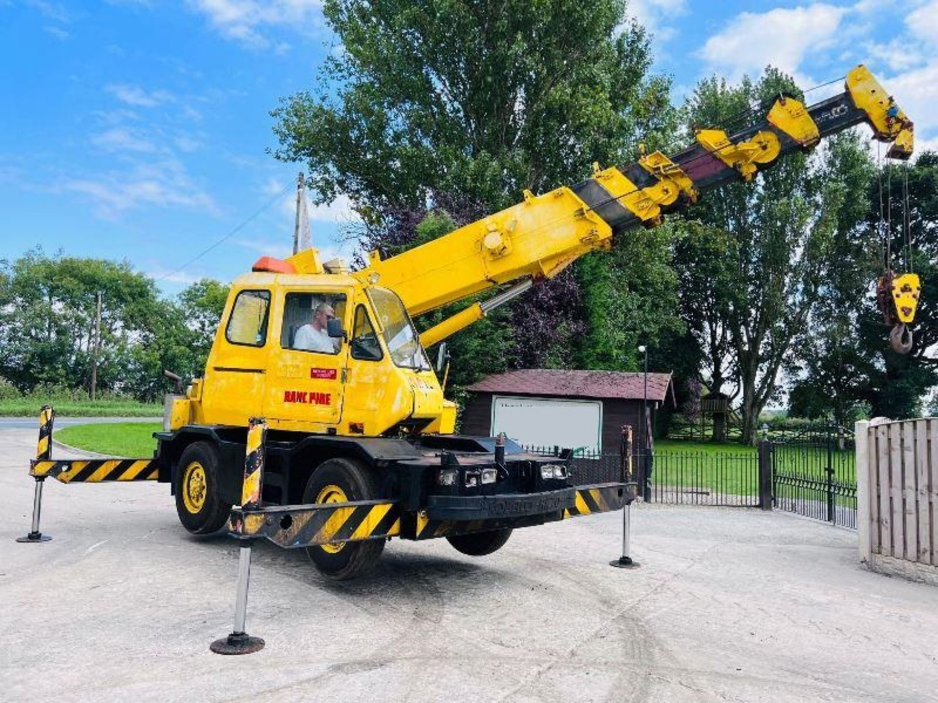 KOBELCO RK70 4WS ROUGH TERRIAN CRANE C/W 5 X HYDRAULIC PUSH OUT'S - Image 11 of 14