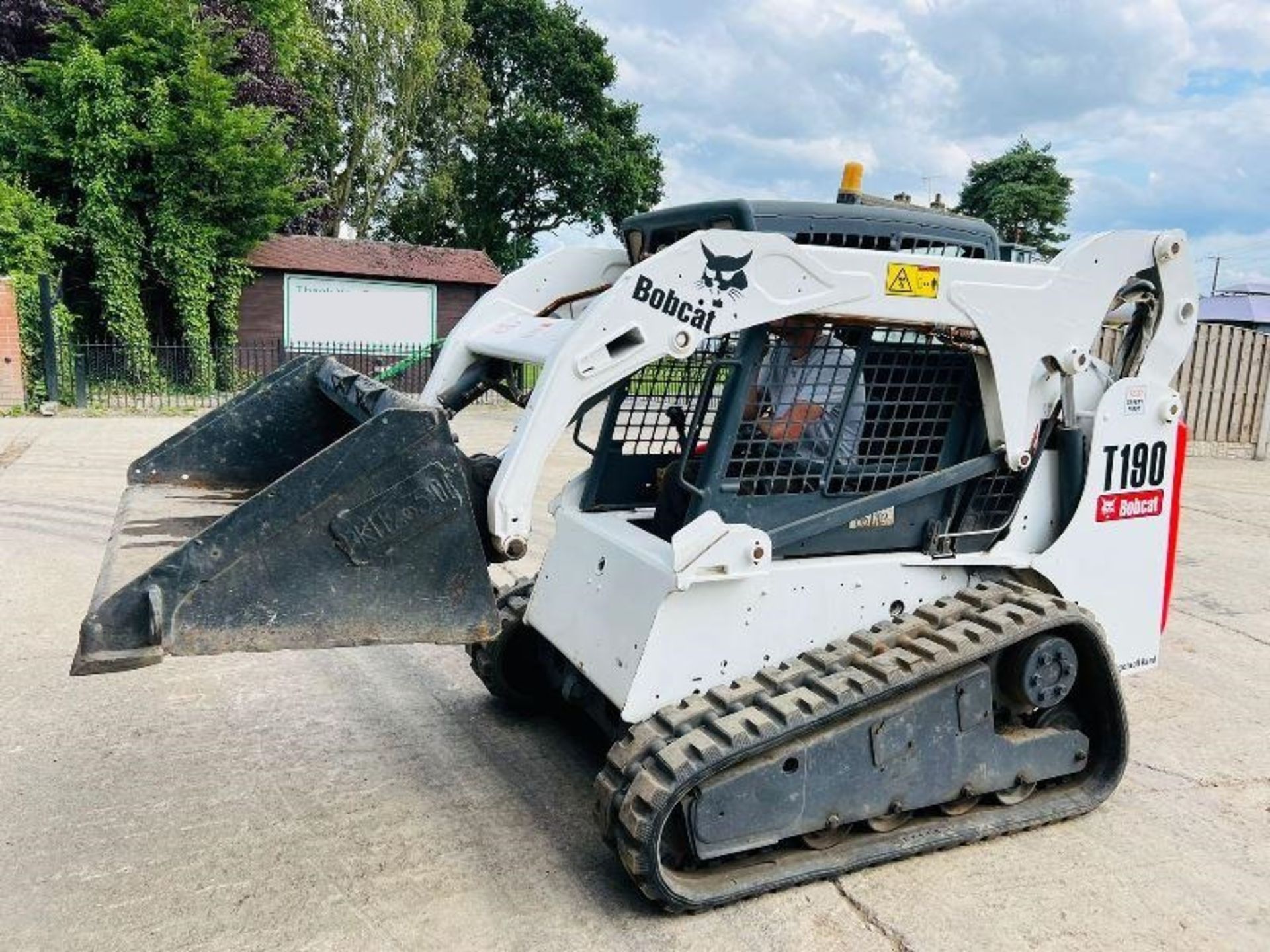 BOBCAT T190 TRACKED SKIDSTEER C/W BUCKET - Image 3 of 12