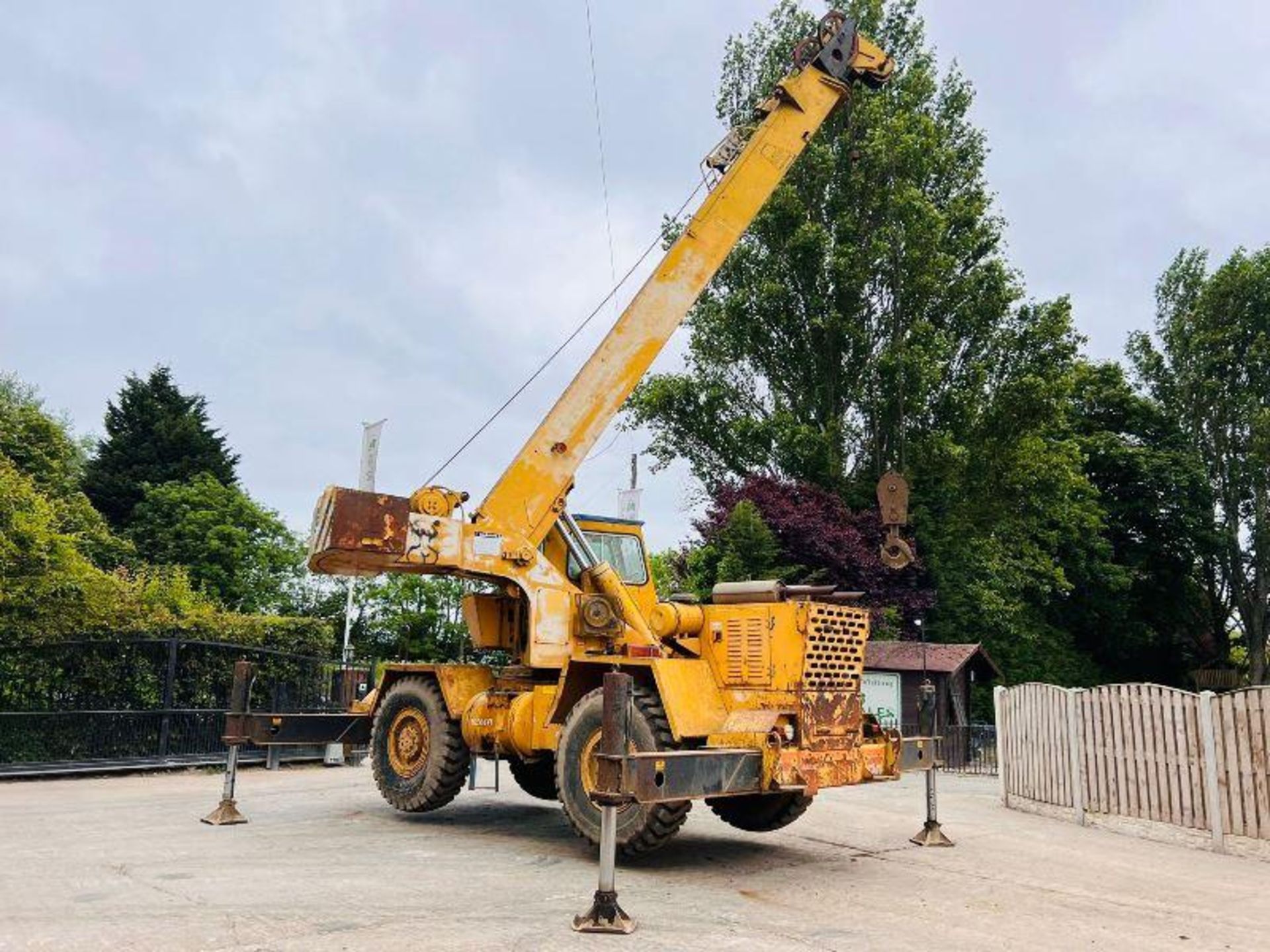 GROVES RT18 4X4 18 TON ROUGH TERRAIN CRANE C/W CAT - Image 4 of 16