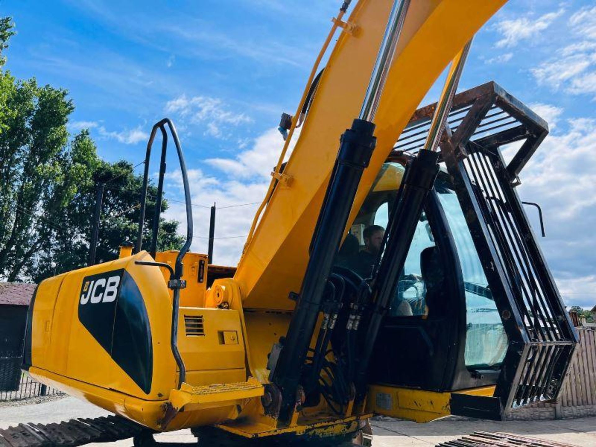 JCB JS220LC TRACKED EXCAVATOR *YEAR 2010* C/W BUCK - Image 7 of 18