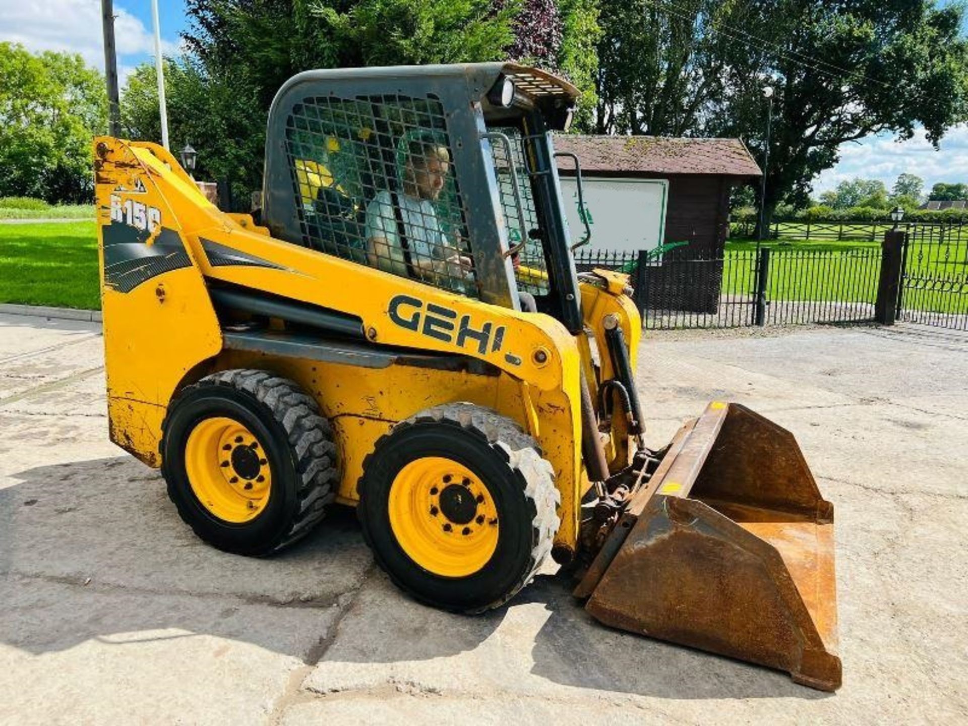 GEHL R150 4WD SKIDSTEER *YEAR 2015* C/W BUCKET - Image 3 of 13