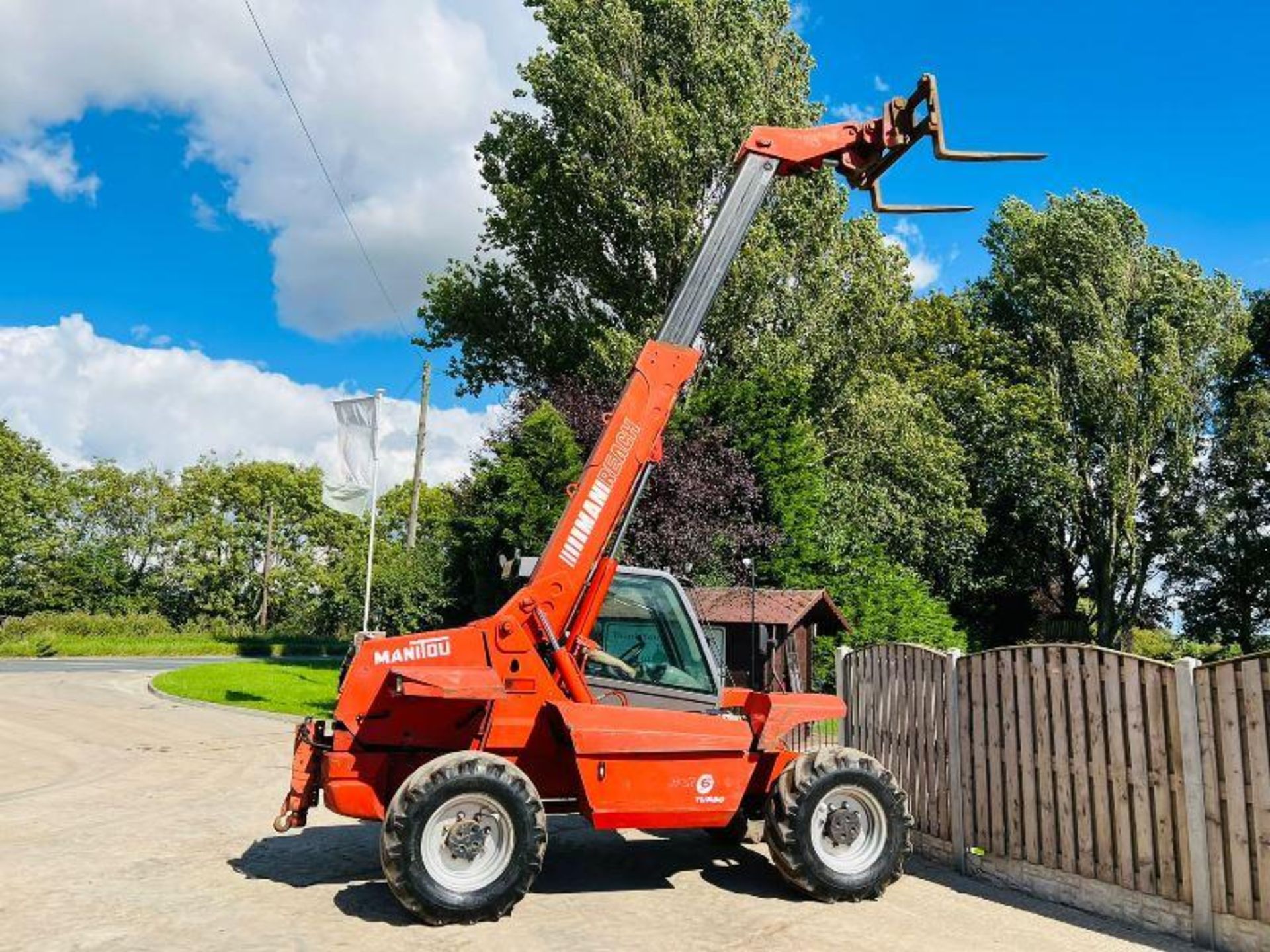 MANITOU MLT628T 4WD TELEHANDLER *AG-SPEC* C/W PICK - Image 8 of 12