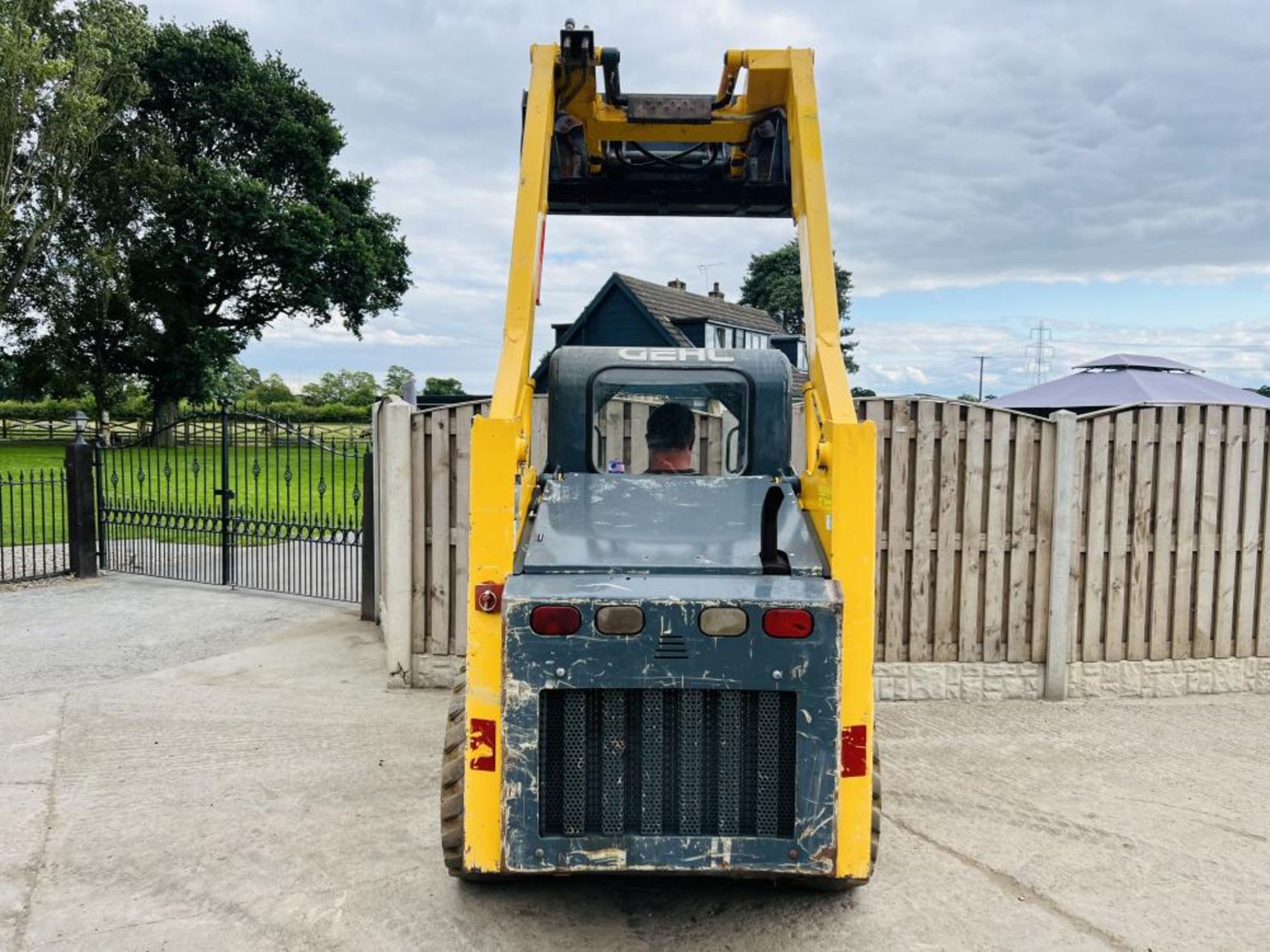 GEHL 4240 4WD SKIDSTEER *YEAR 2012* C/W BUCKET - Image 7 of 13