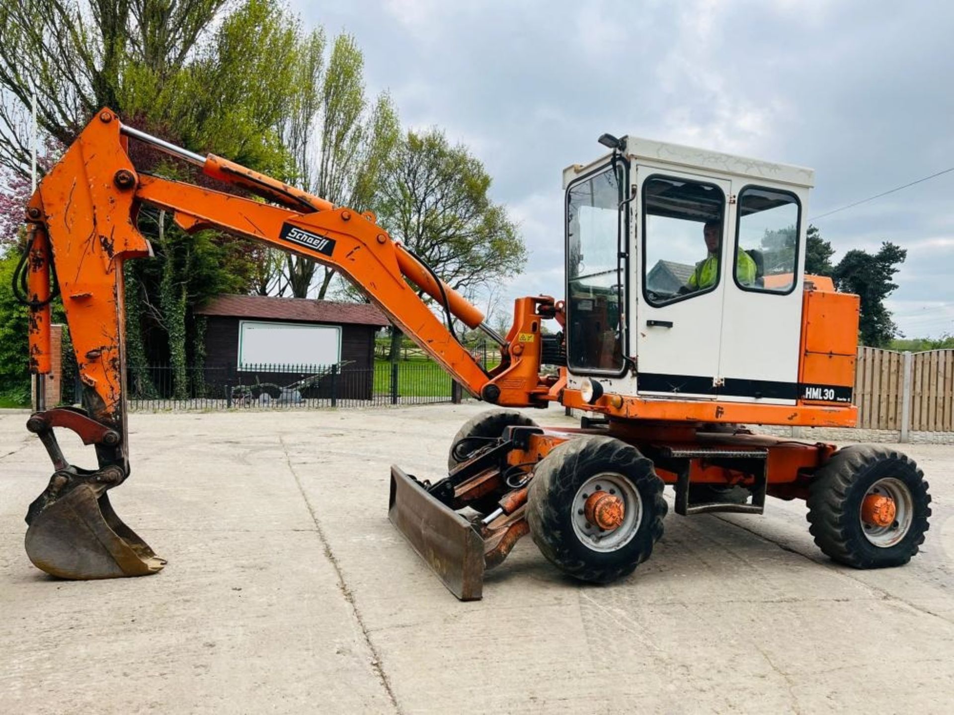 SCHAEFF HML30 4WD WHEELED EXCAVATOR C/W FRONT BLAD - Image 5 of 14