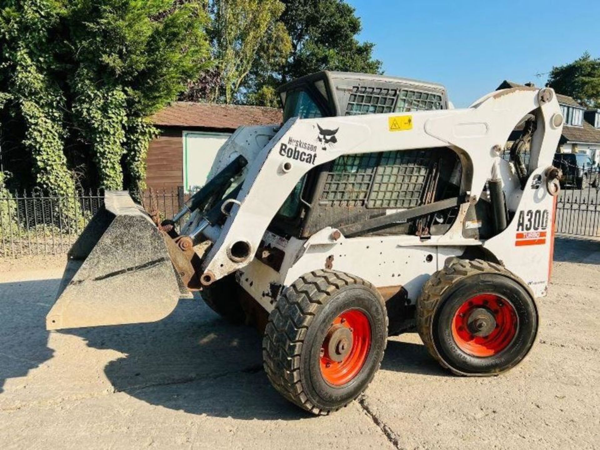 BOBCAT A300 HIGH LIFT SKIDSTEER *2256 HOURS* C/W 4 - Image 3 of 12