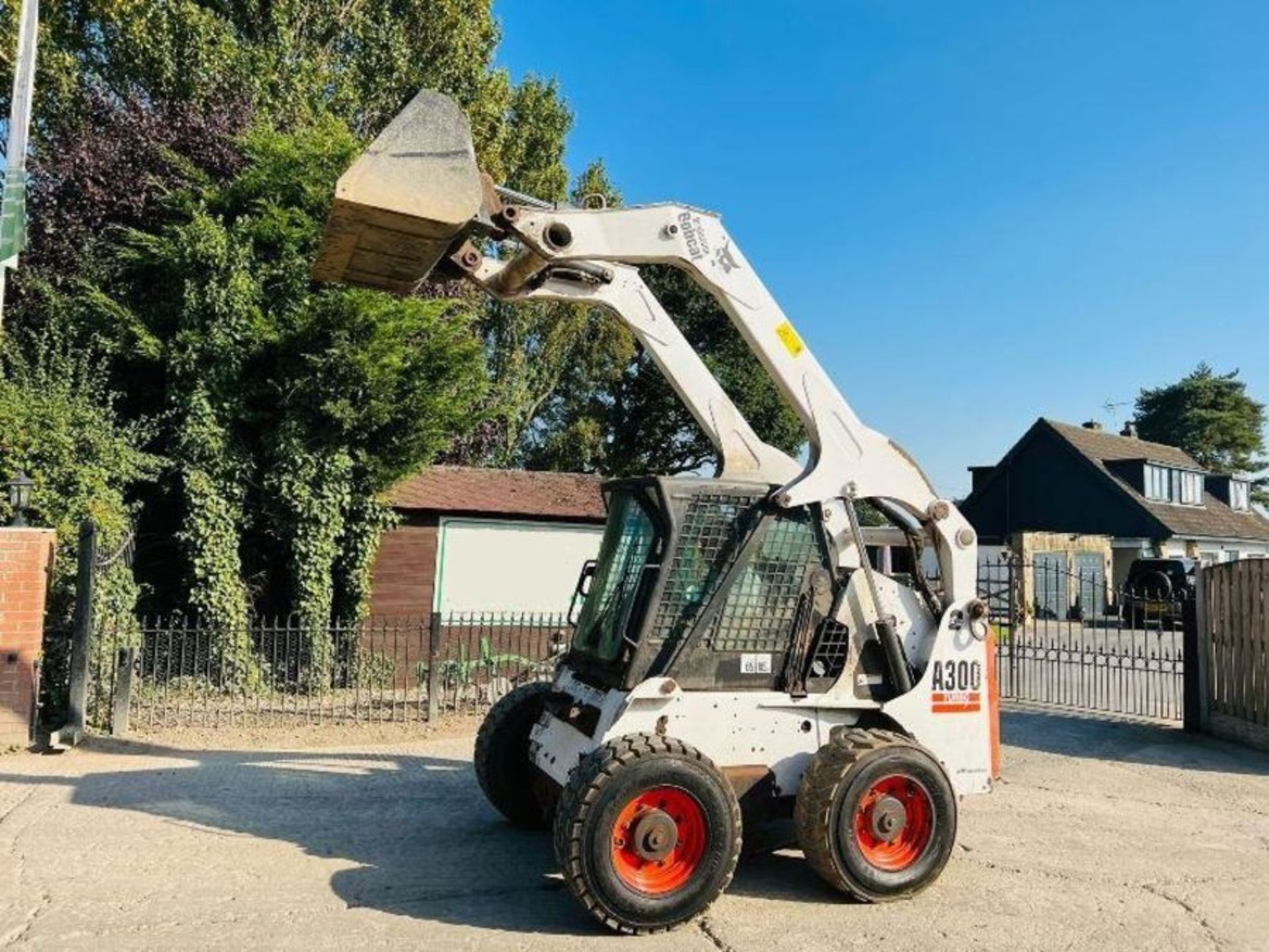 BOBCAT A300 HIGH LIFT SKIDSTEER *2256 HOURS* C/W 4 - Image 2 of 12