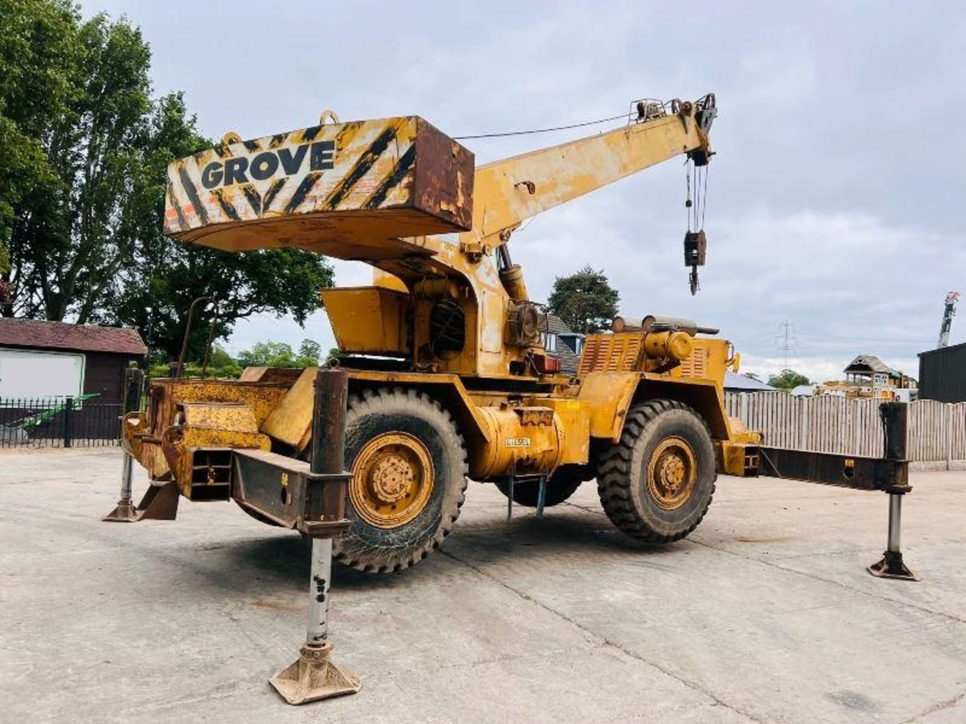 GROVES RT18 4X4 18 TON ROUGH TERRAIN CRANE C/W CAT - Image 11 of 16