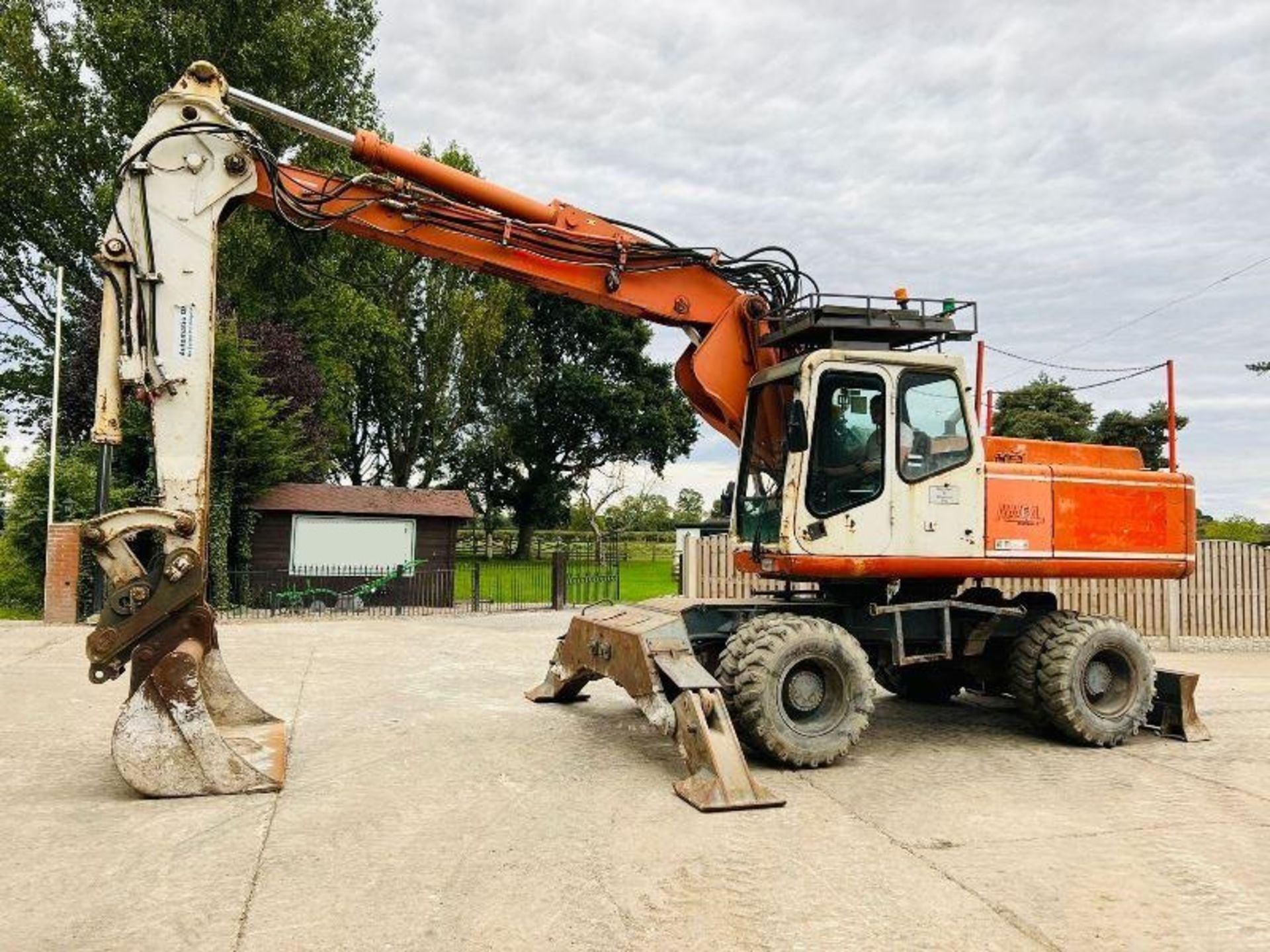 ATLAS 1704 4WD WHEELED EXCAVATOR C/W BLADE & QUICK - Image 7 of 18