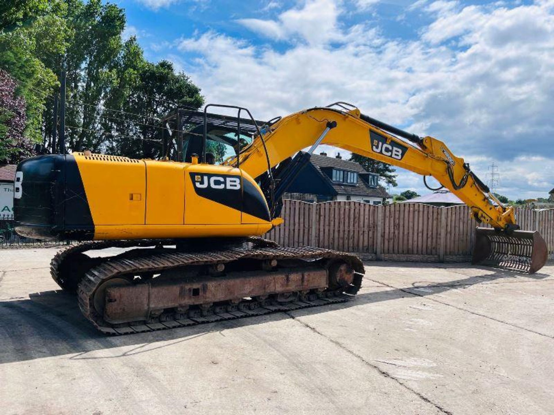 JCB JS220LC TRACKED EXCAVATOR *YEAR 2010* C/W BUCK - Image 13 of 18