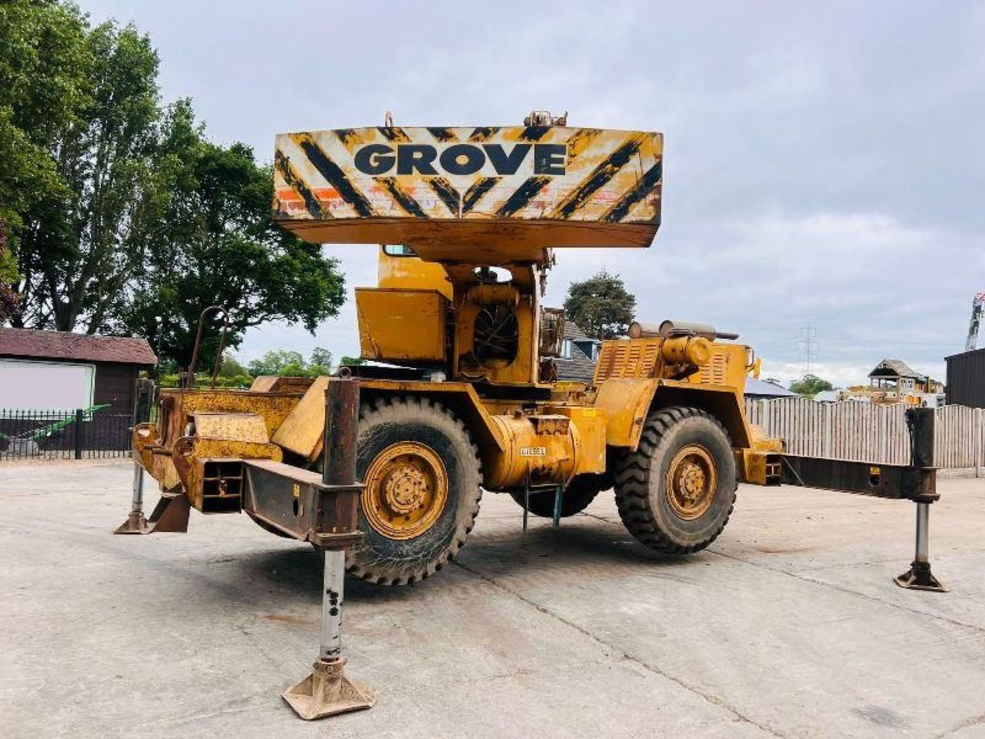 GROVES RT18 4X4 18 TON ROUGH TERRAIN CRANE C/W CAT - Image 9 of 16