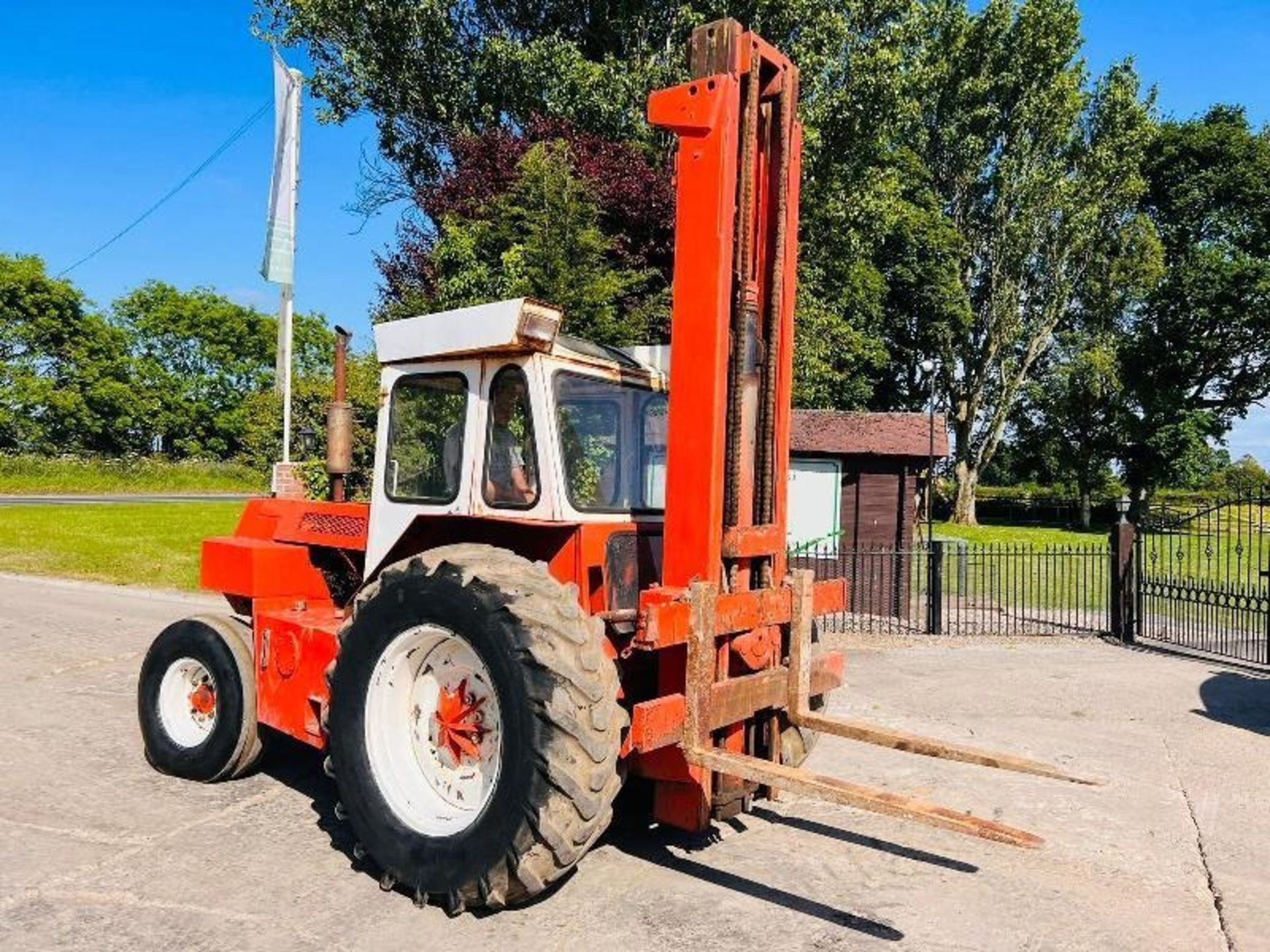 FINLAY F60 ROUGH TERRIAN FORKLIFT C/W TWO STAGE MA - Image 8 of 12