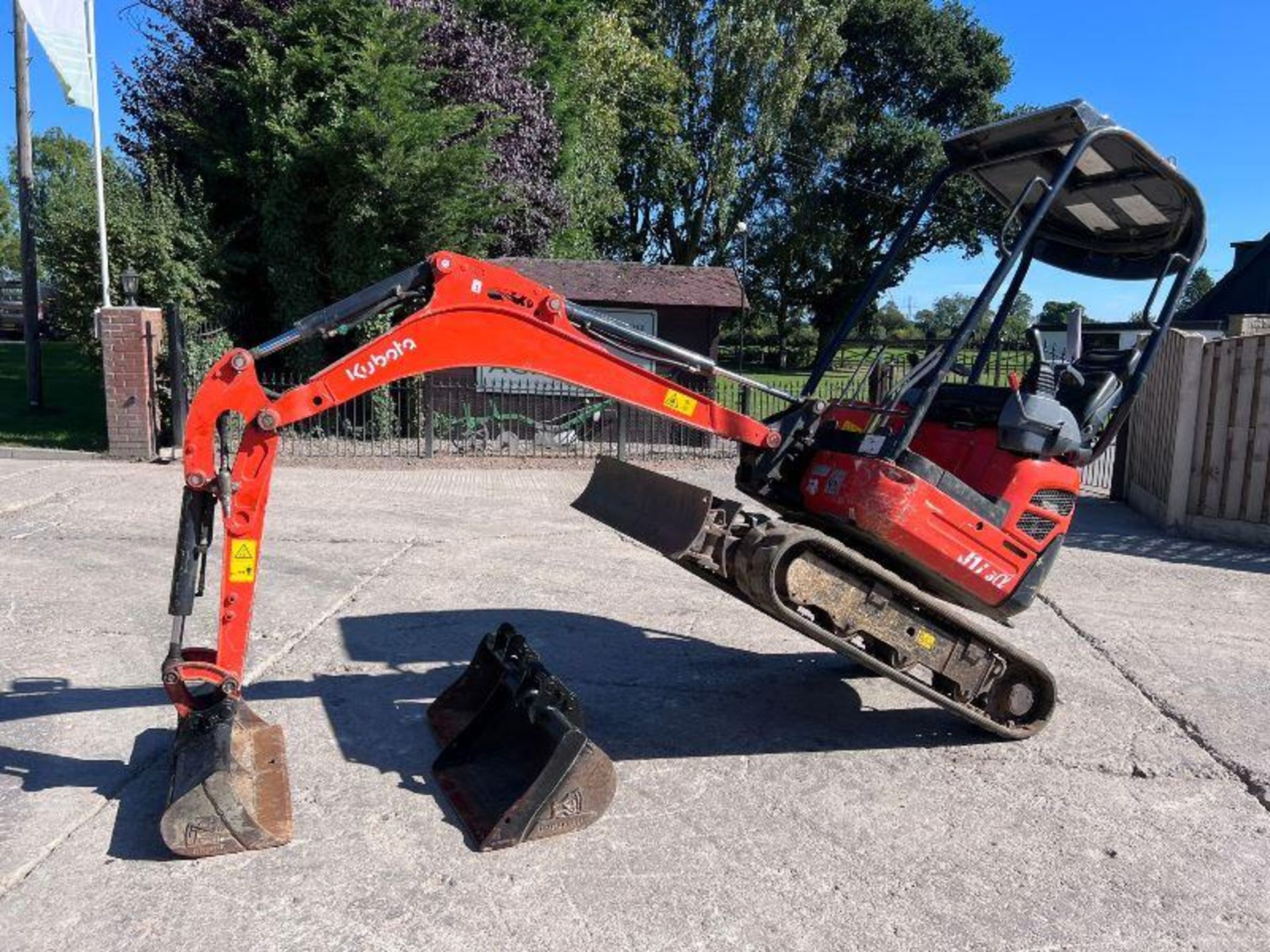 KUBOTA U17-3CX EXCAVATOR *YEAR 2020 , ONLY 1381 HO - Image 2 of 12